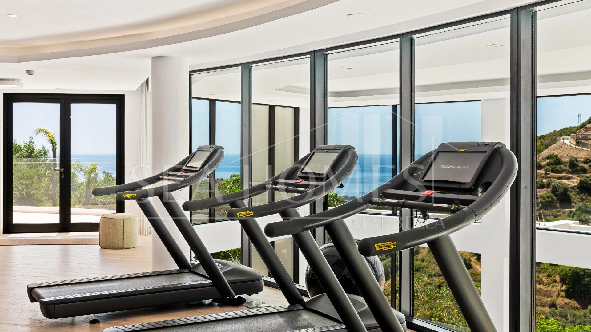 LUXURY PENTHOUSE WITH SEA VIEWS IN PALO ALTO