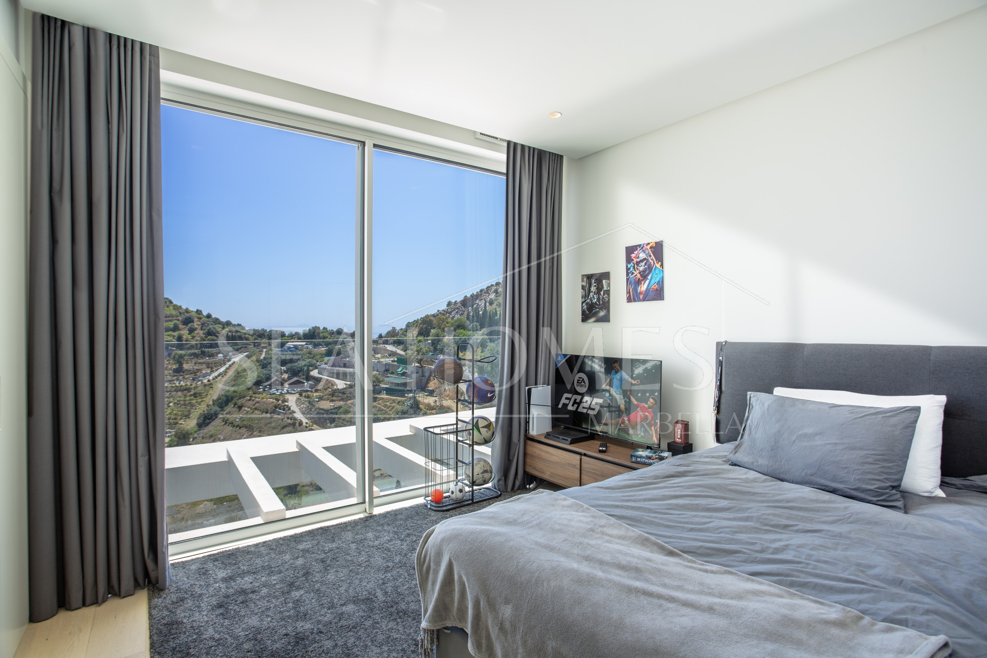 LUXURY PENTHOUSE WITH SEA VIEWS IN PALO ALTO