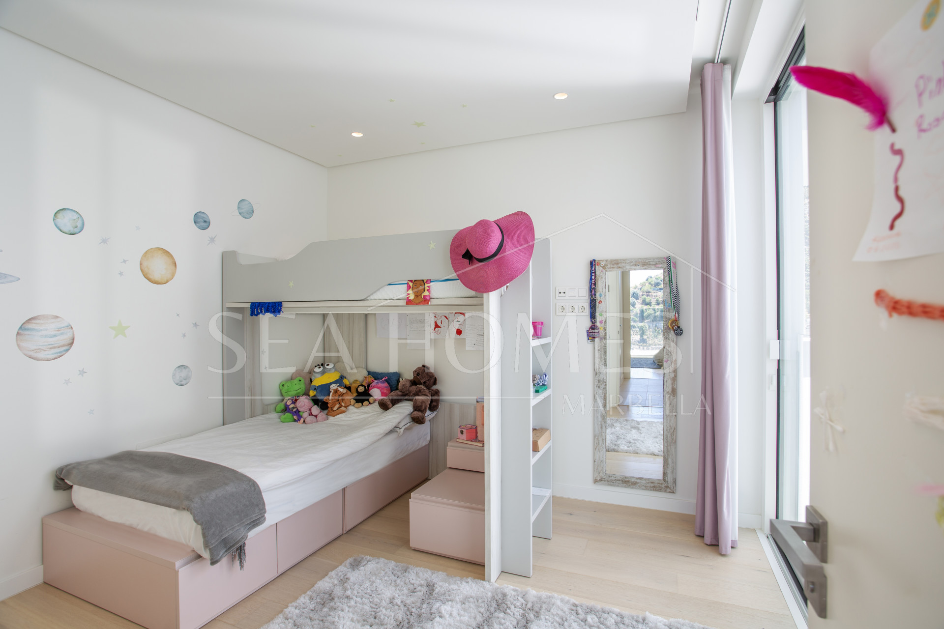 LUXURY PENTHOUSE WITH SEA VIEWS IN PALO ALTO