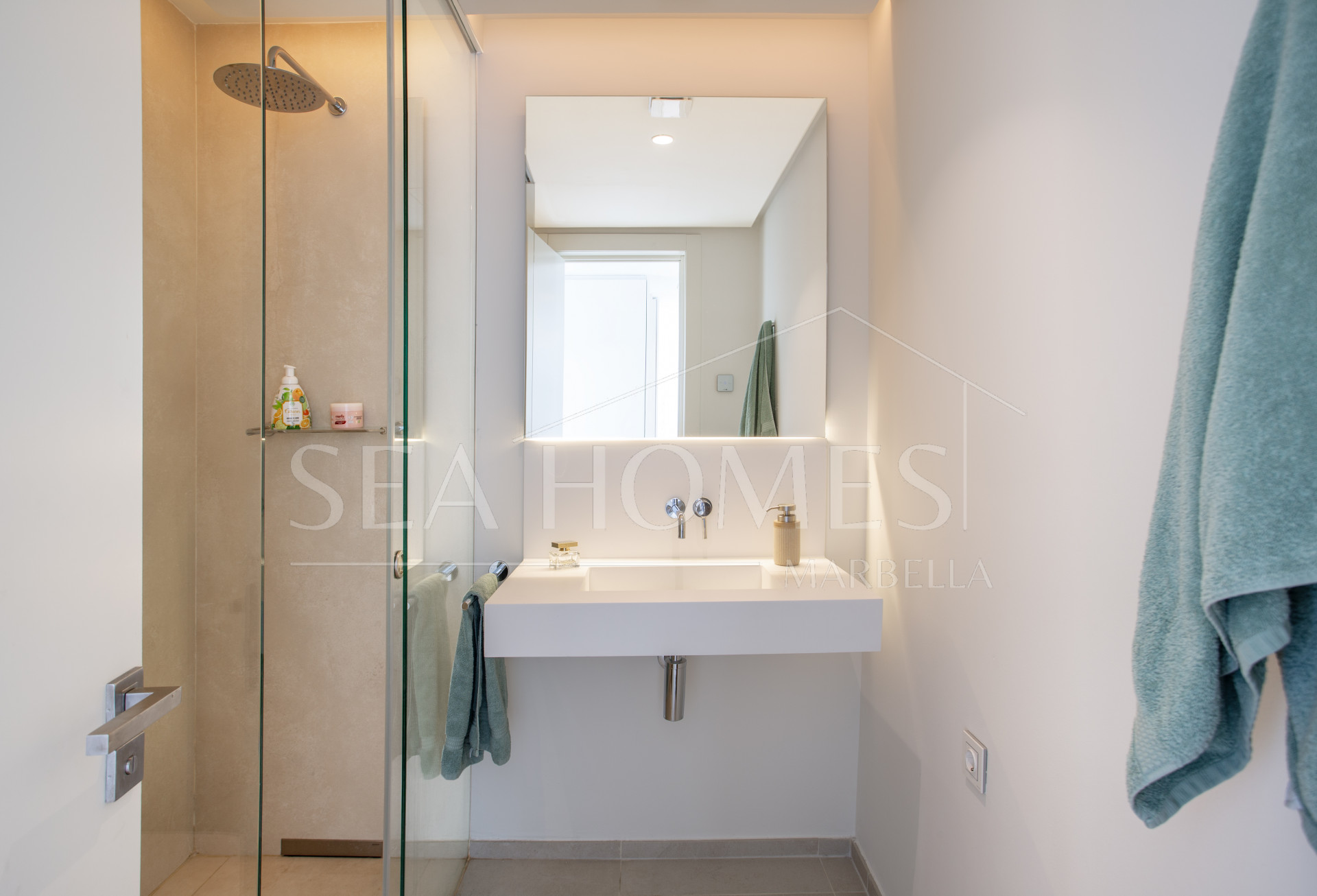 LUXURY PENTHOUSE WITH SEA VIEWS IN PALO ALTO