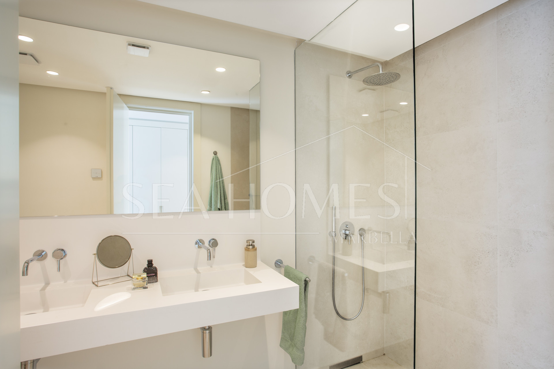 LUXURY PENTHOUSE WITH SEA VIEWS IN PALO ALTO