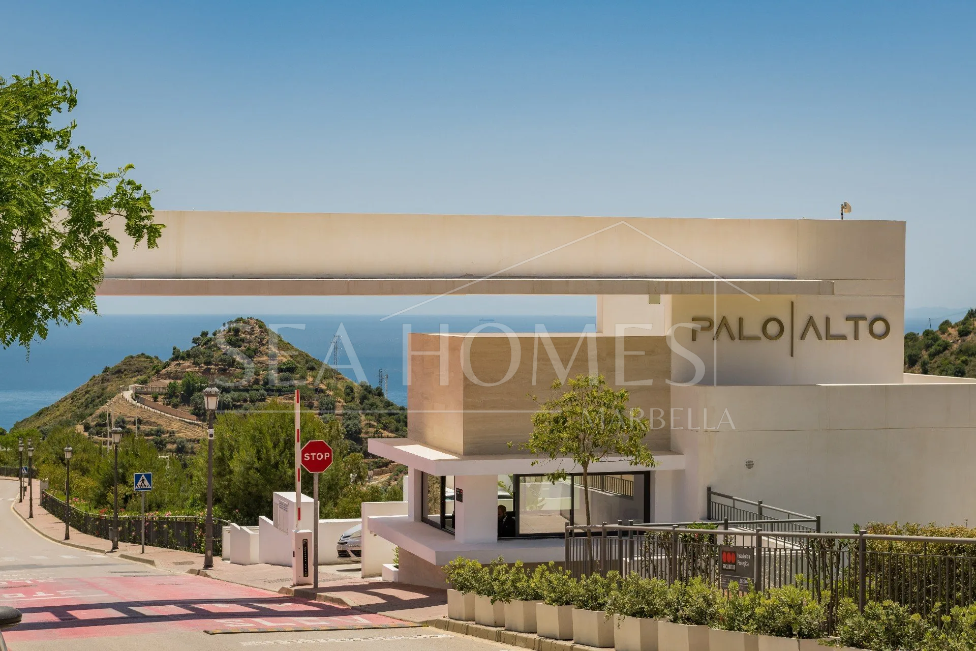 LUXURY PENTHOUSE WITH SEA VIEWS IN PALO ALTO