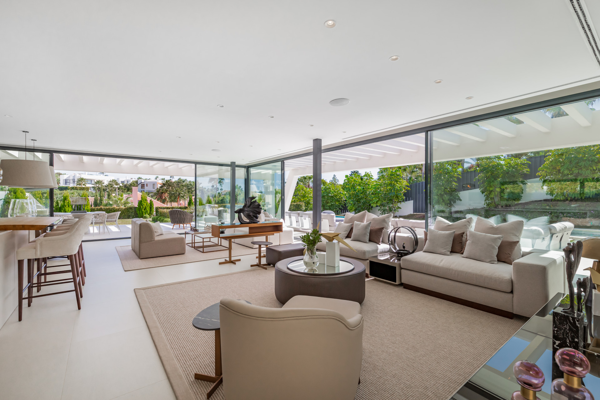 STRIKING 6-BEDROOM CONTEMPORARY VILLA IN THE HEART OF THE GOLF VALLEY NUEVA ANDALUCIA, MARBELLA