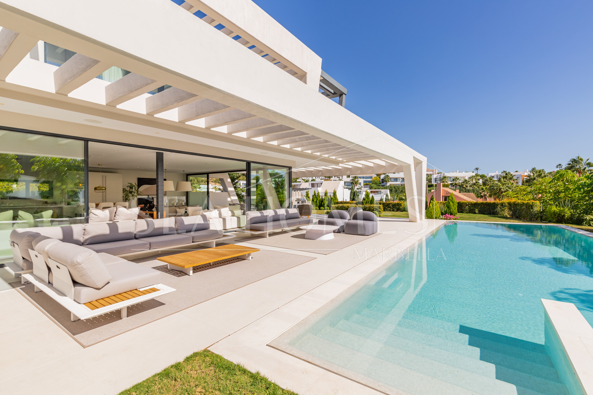 STRIKING 6-BEDROOM CONTEMPORARY VILLA IN THE HEART OF THE GOLF VALLEY NUEVA ANDALUCIA, MARBELLA
