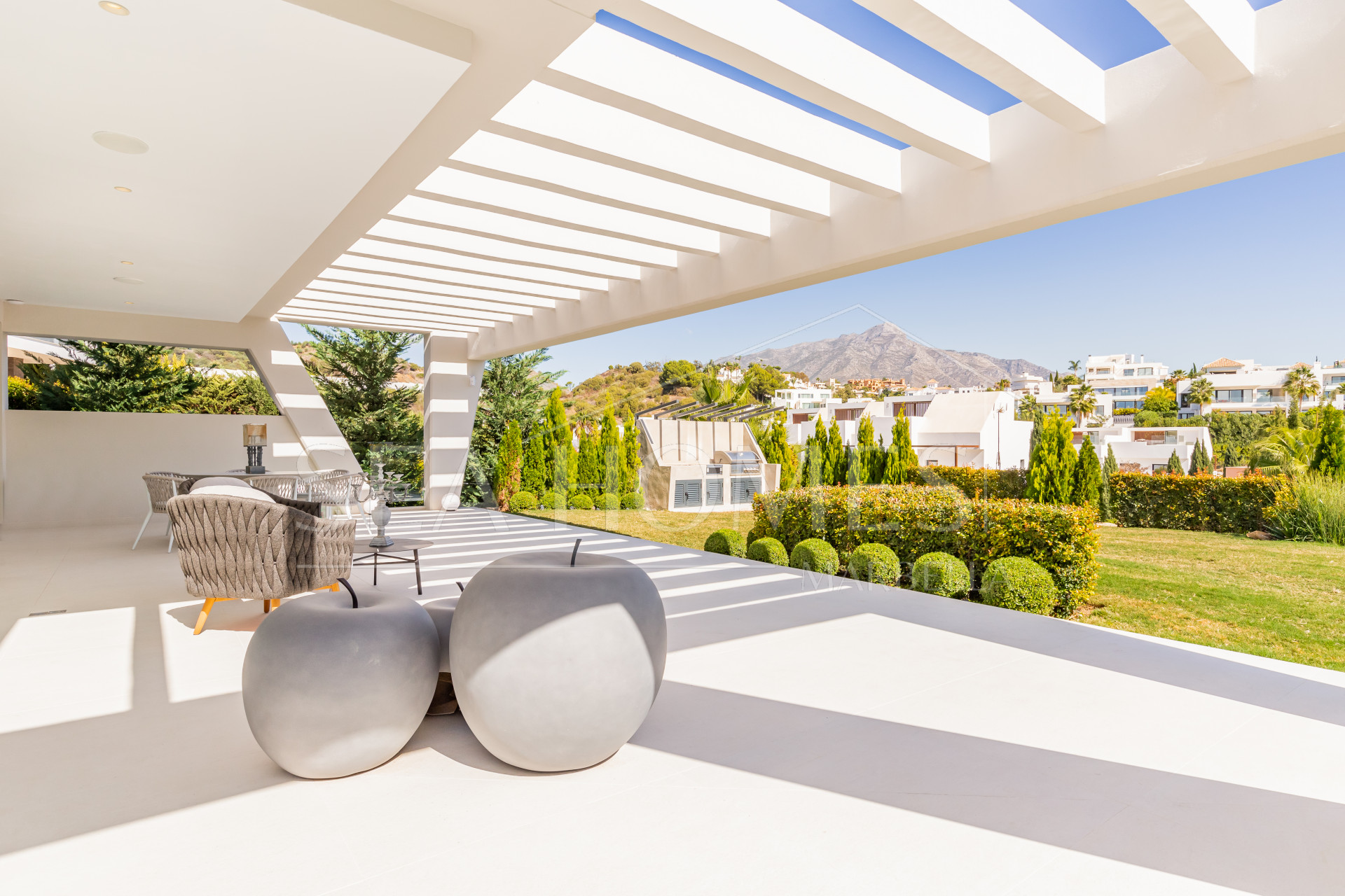 STRIKING 6-BEDROOM CONTEMPORARY VILLA IN THE HEART OF THE GOLF VALLEY NUEVA ANDALUCIA, MARBELLA