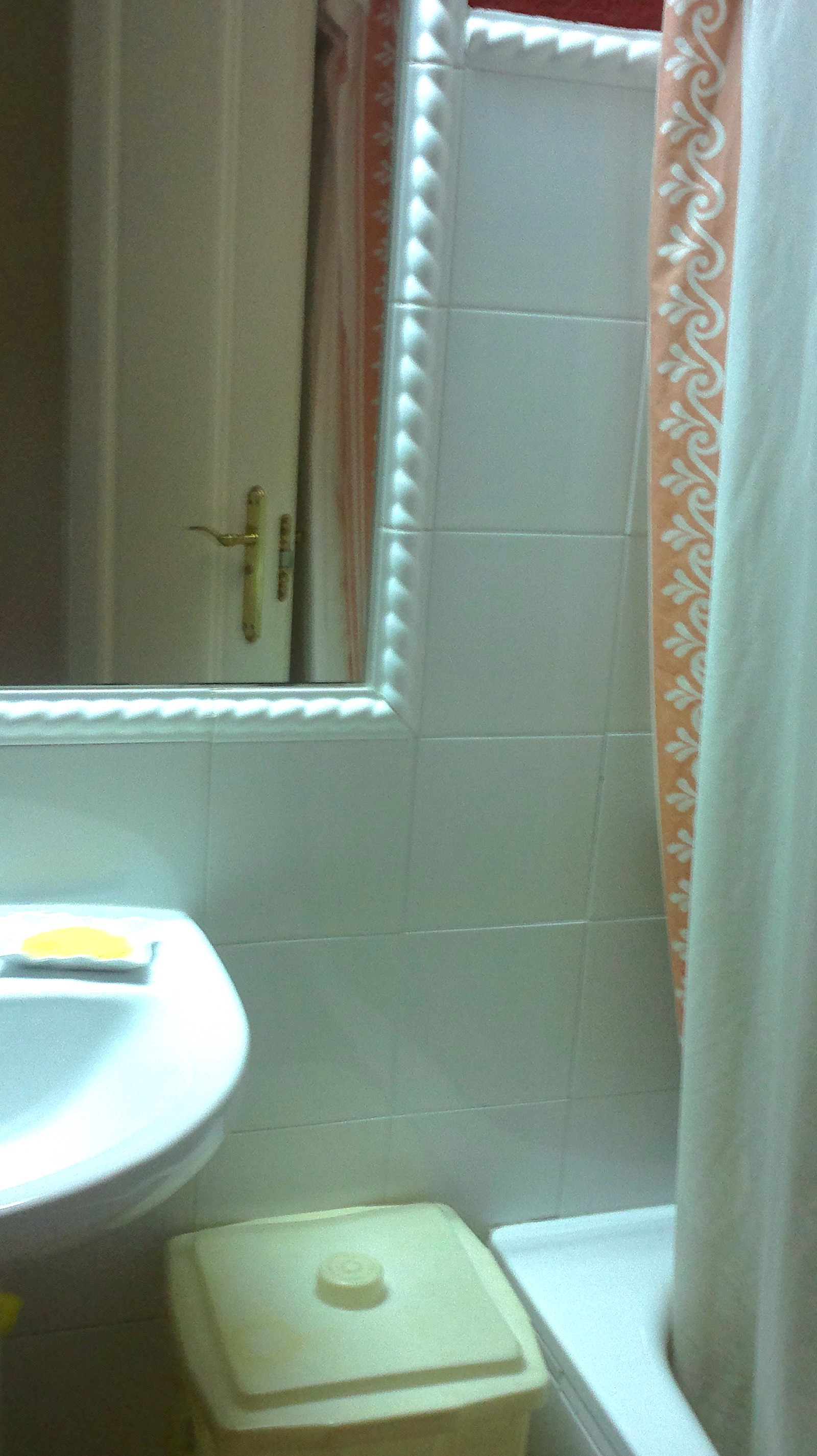 Bright 2-Bedroom Apartment – 5-Min Walk to Beach