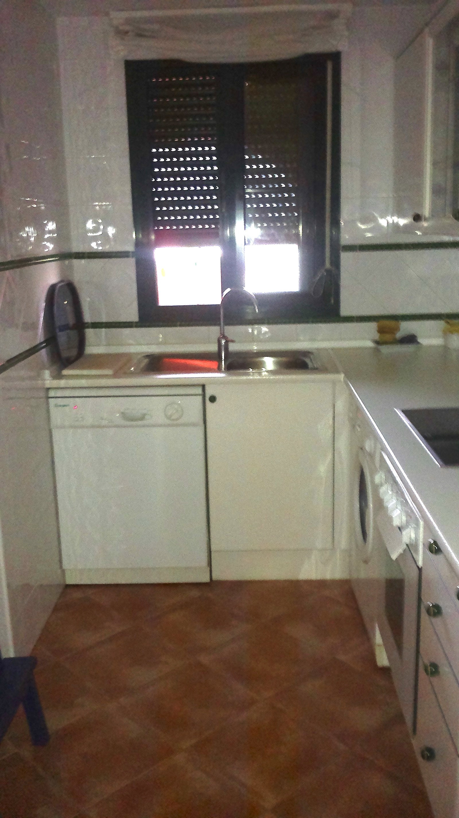 Bright 2-Bedroom Apartment – 5-Min Walk to Beach