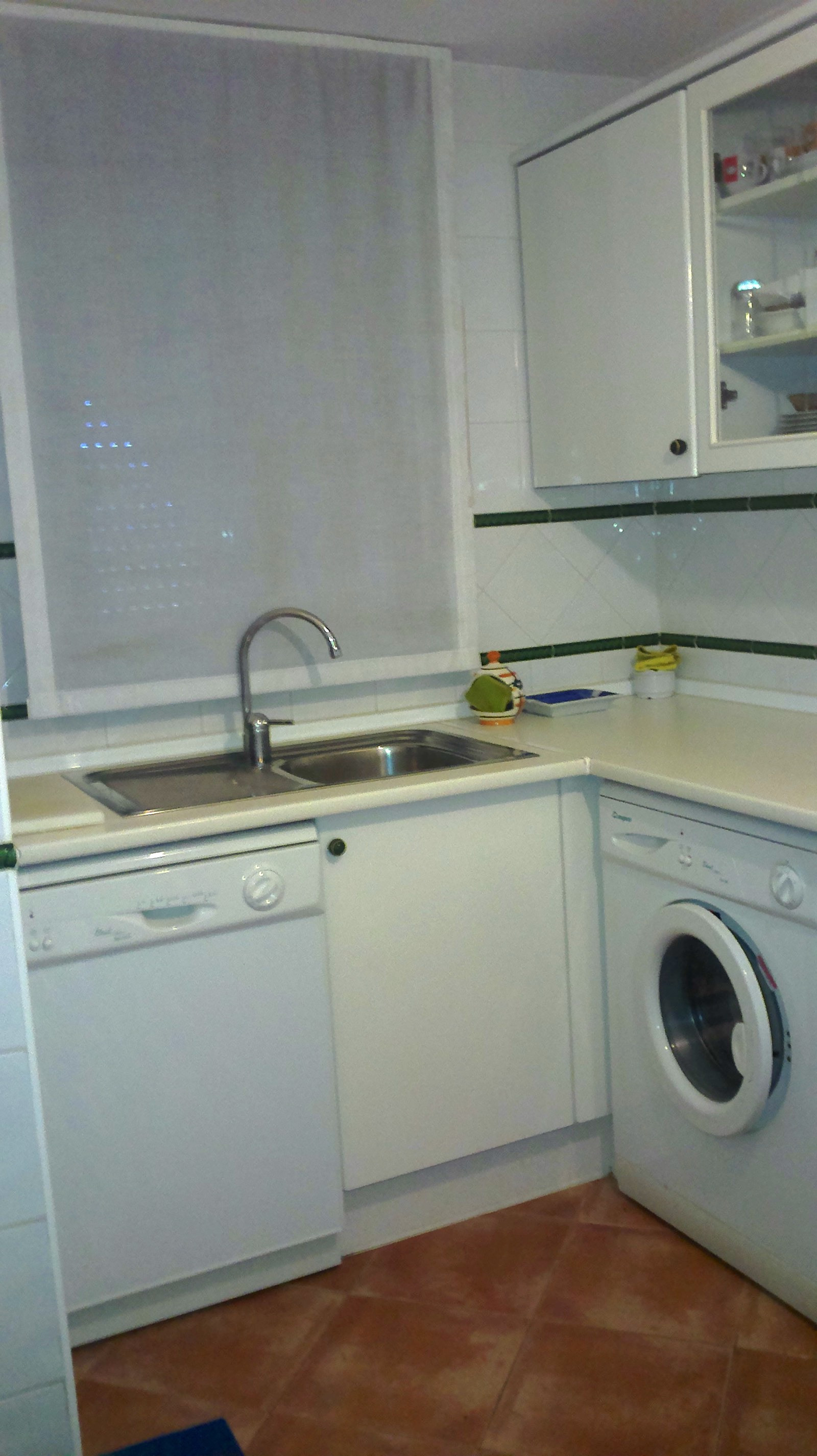 Bright 2-Bedroom Apartment – 5-Min Walk to Beach