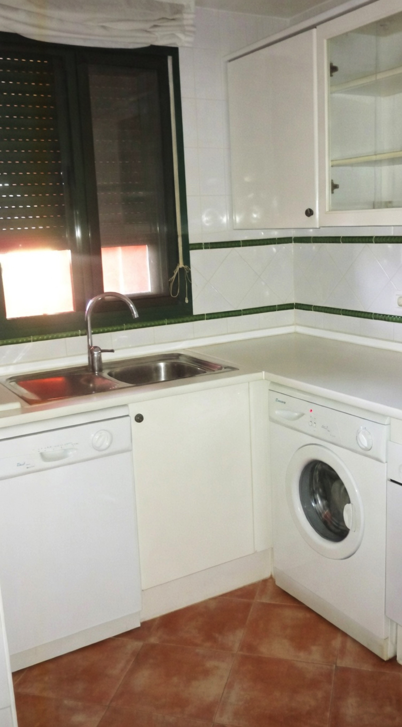 Bright 2-Bedroom Apartment – 5-Min Walk to Beach