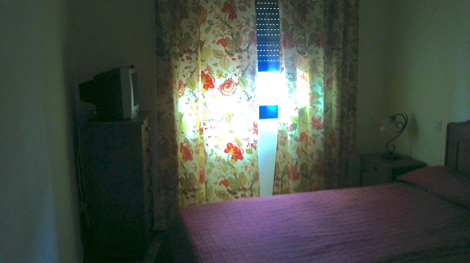 Bright 2-Bedroom Apartment – 5-Min Walk to Beach