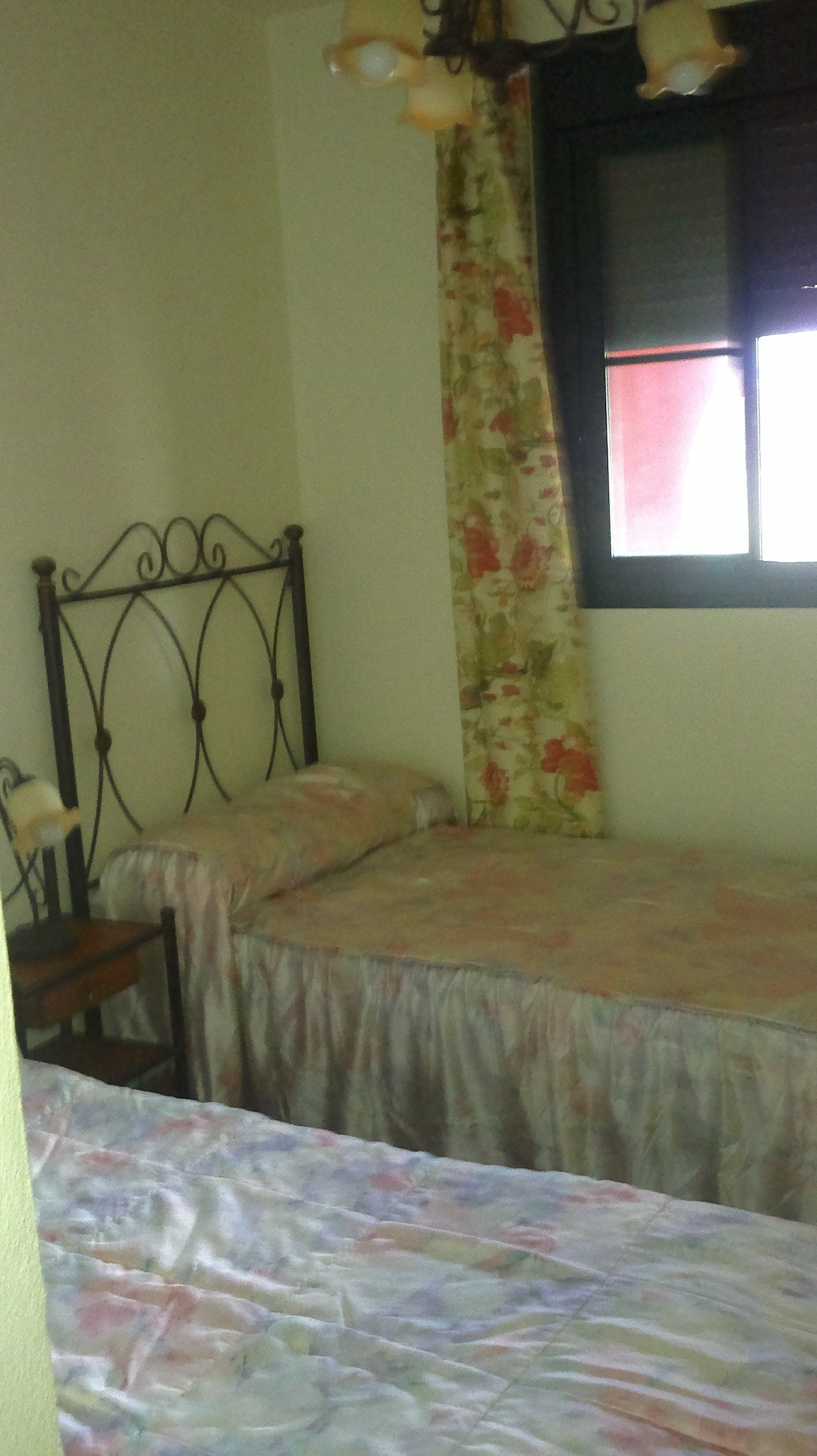 Bright 2-Bedroom Apartment – 5-Min Walk to Beach