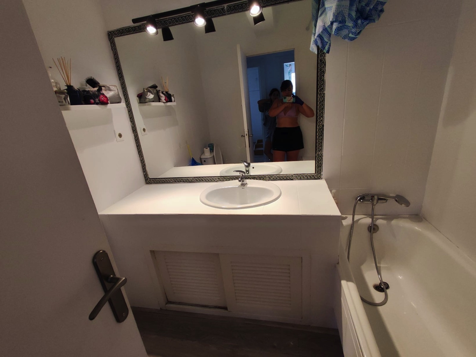 Beautifully renovated apartment in the vibrant Urbanización Parque Antena