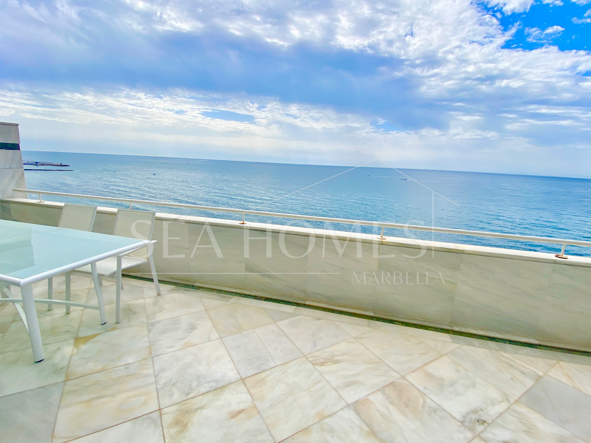 Exclusive apartment for rent at Mare Nostrum with unbeatable sea views