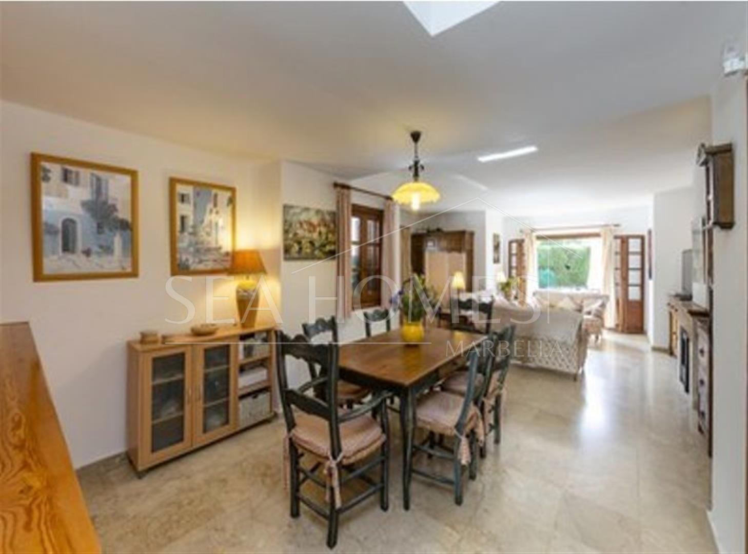 Beautiful semi-detached villa on the beach