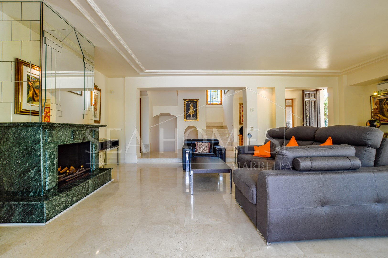 Beautiful luxury villa on the second line of the sea with sea views in Las Chapas, Marbella East, Costa del Sol