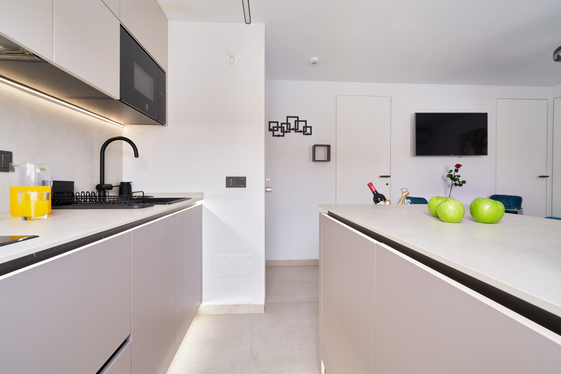 Renovated 2-Bedroom Apartment in the Heart of Marbella – Tourist Licence Included — photo 10