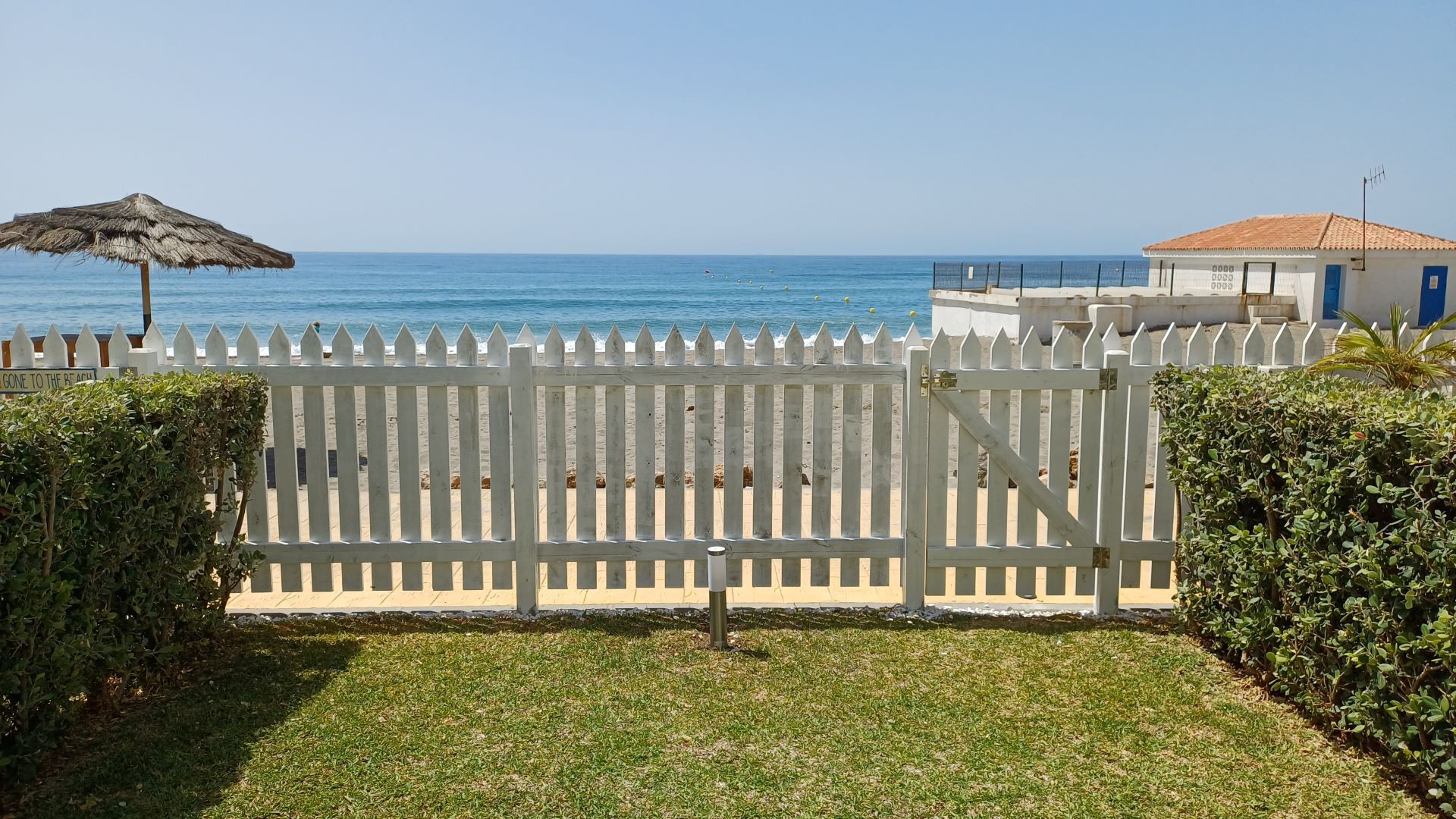 Beachfront townhouse in El Saladillo beach, New Golden Mile, Estepona