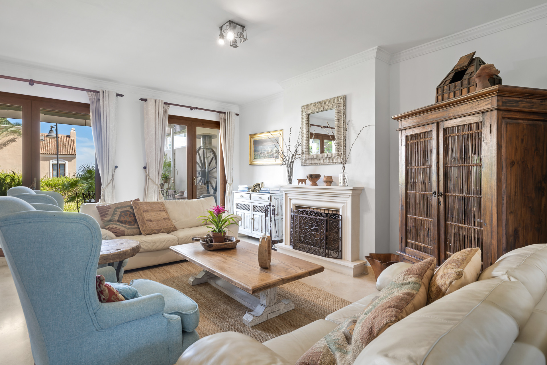 Elegante und geräumige Villa in Paraíso Hills, Estepona – Küstenansicht und Exklusive Annehmlichkeiten
