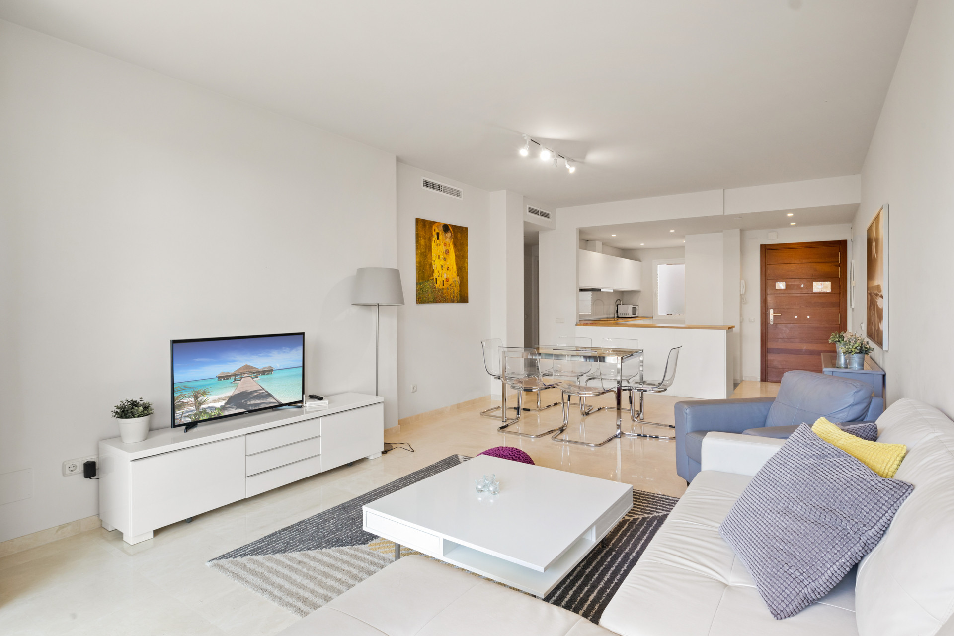 Acogedor apartamento en planta baja con vistas al jardines y montañas