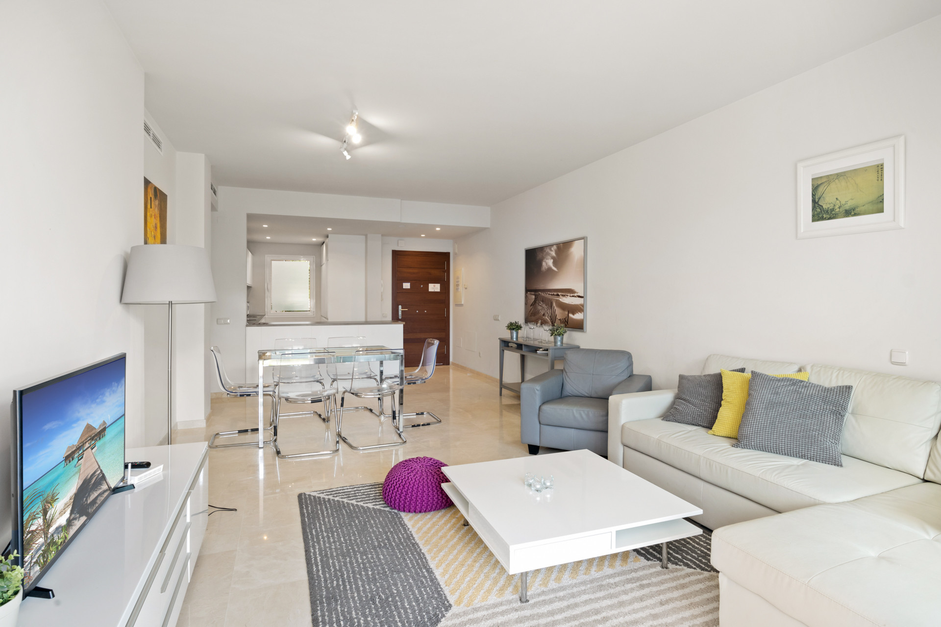 Acogedor apartamento en planta baja con vistas al jardines y montañas
