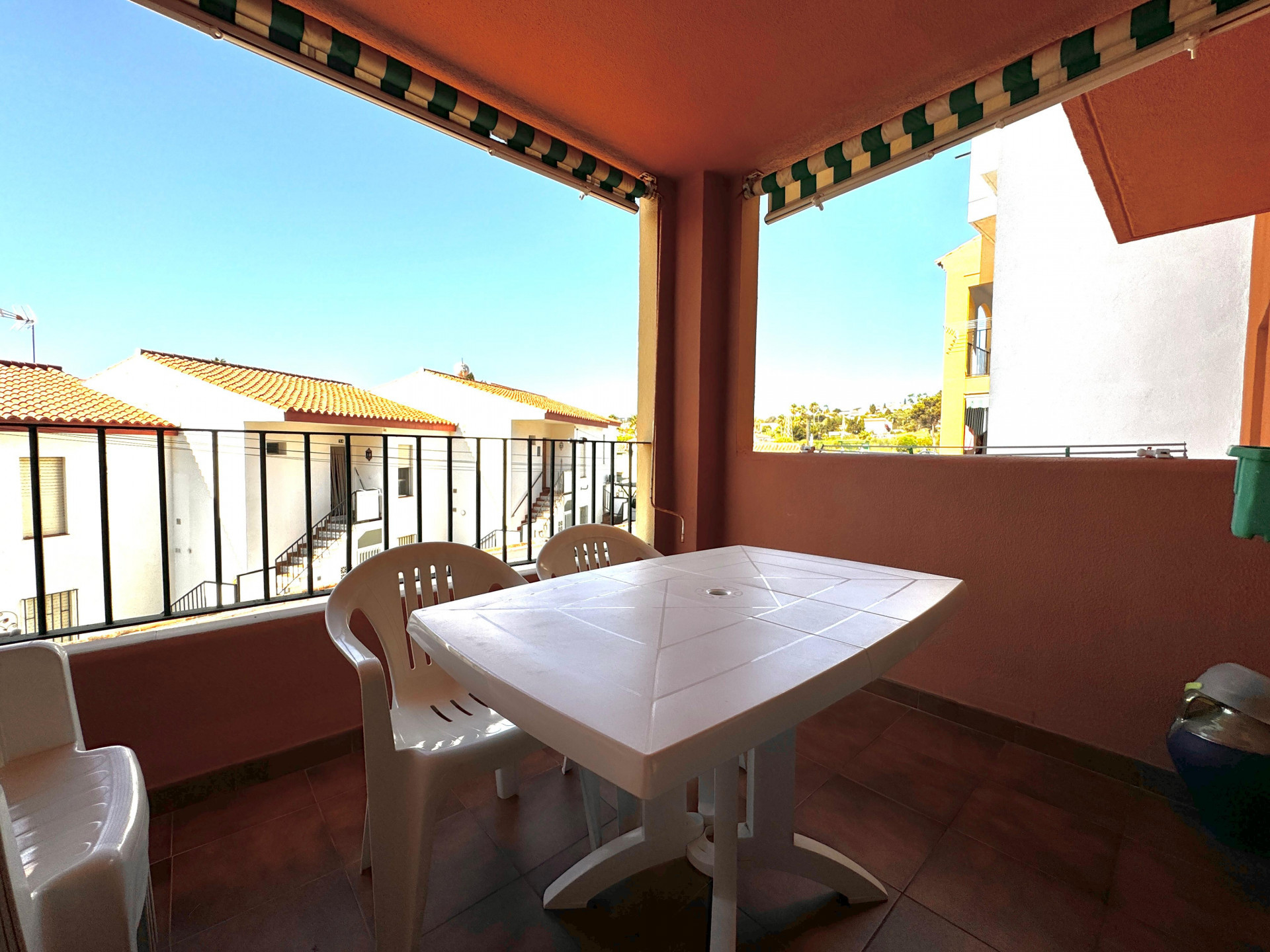 Mediterraner Lebensstil nur wenige Schritte vom Meer entfernt – Manilva Playa, Malaga