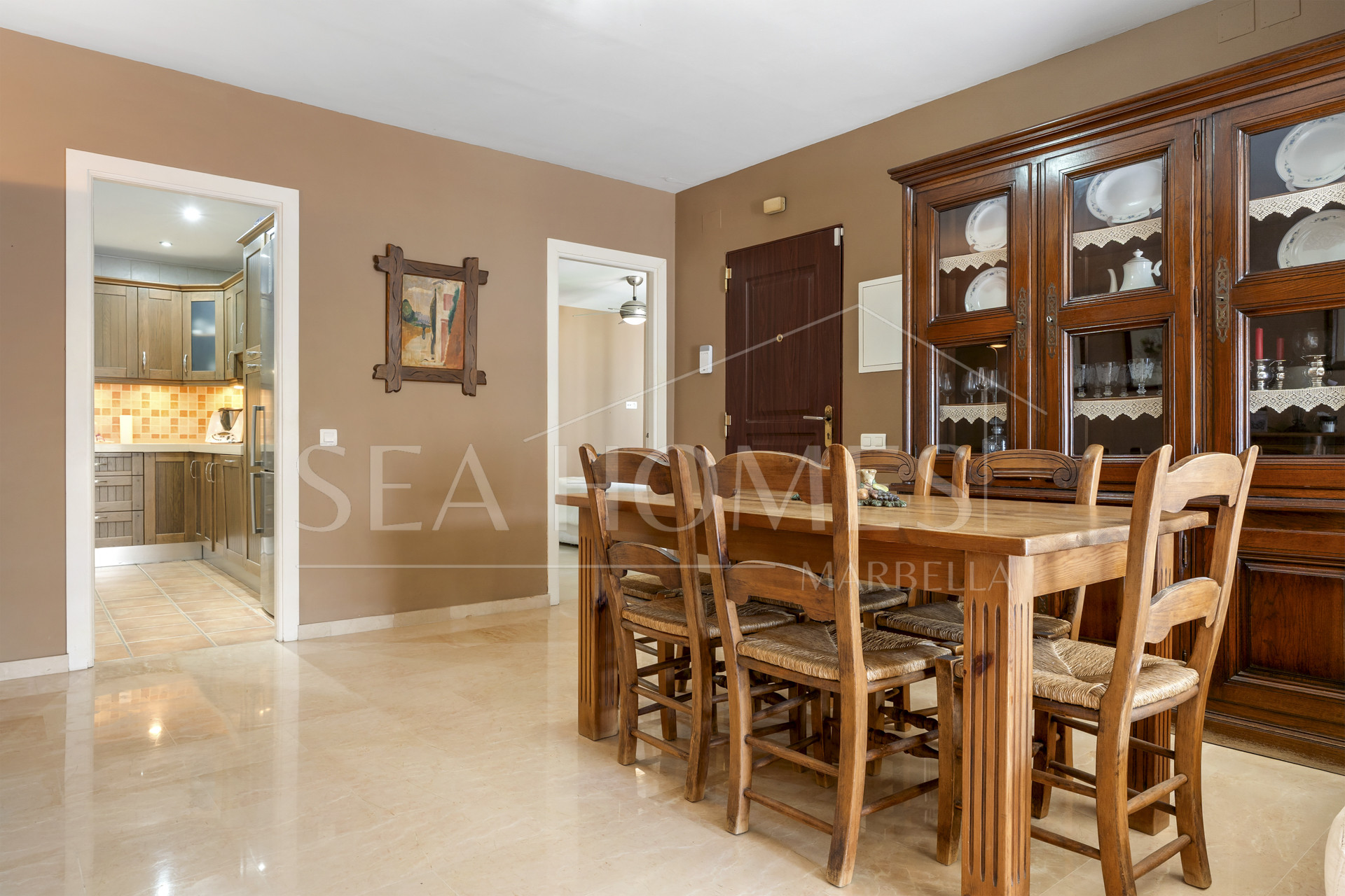 Spacious 3 bedroom apartment – Nueva Andalucía, just steps from Puerto Banus