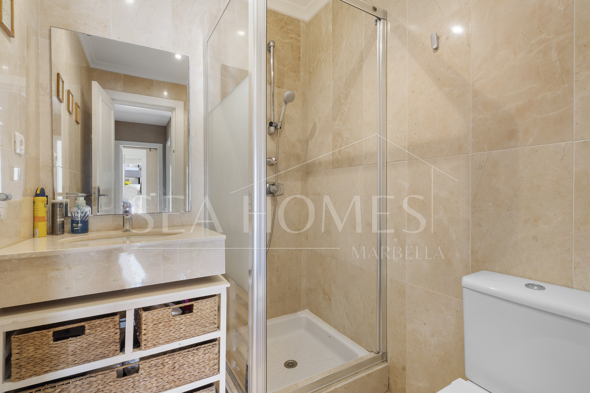 Spacious 3 bedroom apartment – Nueva Andalucía, just steps from Puerto Banus