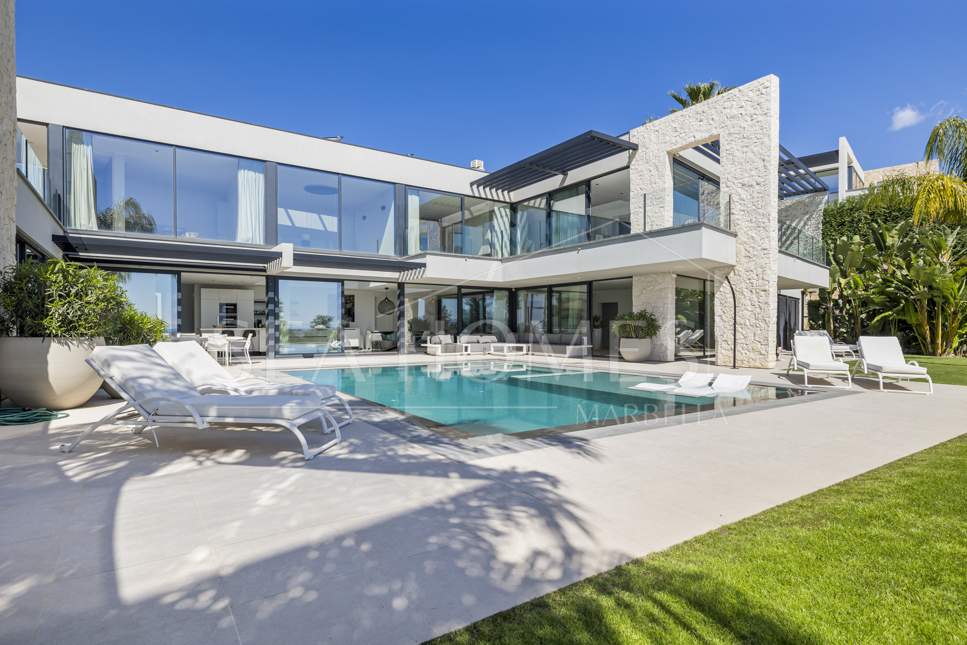 Contemporary Luxury with Panoramic Views in La Alquería