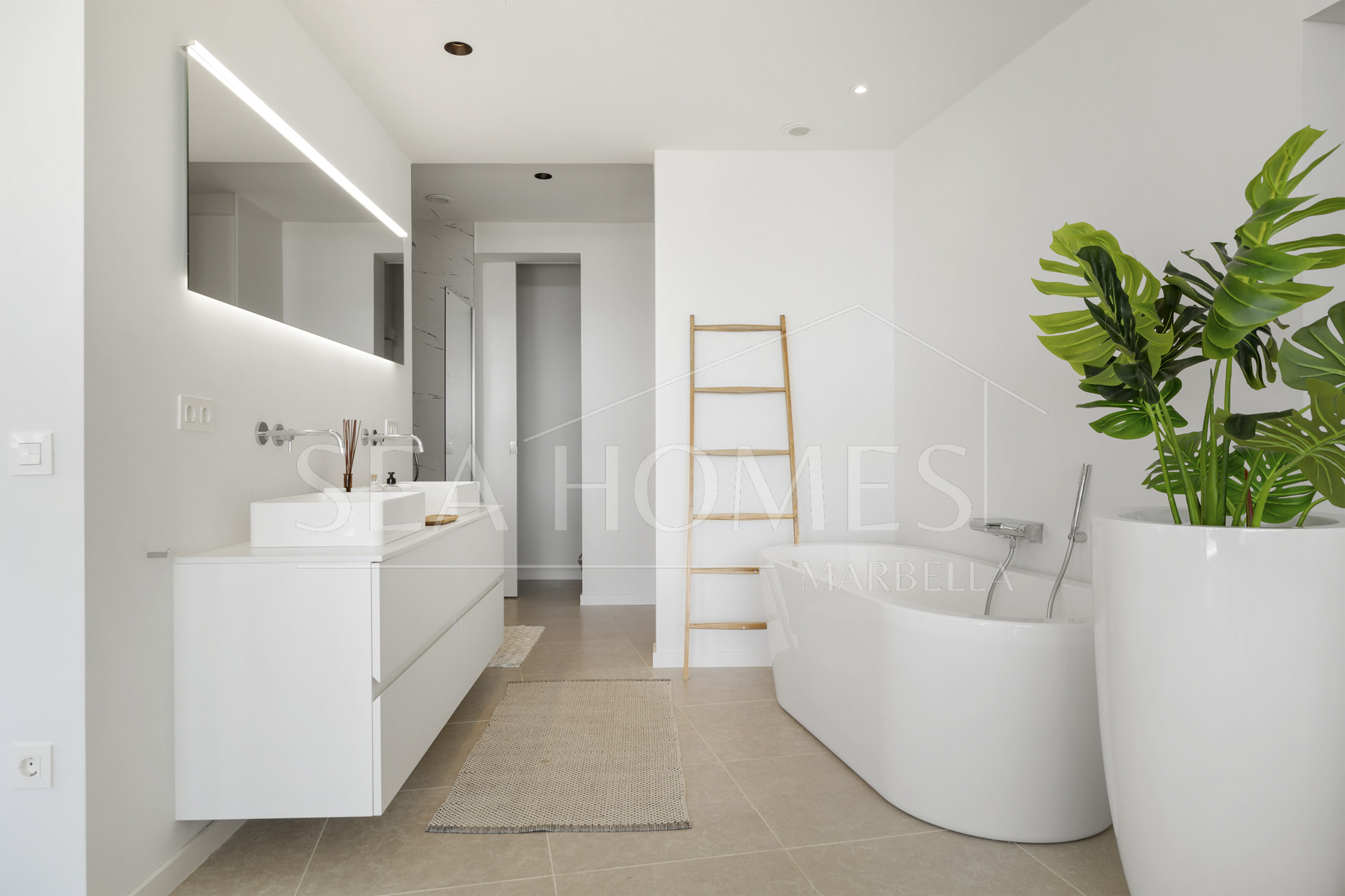 Contemporary Luxury with Panoramic Views in La Alquería