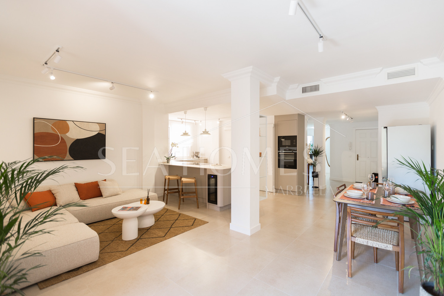 Fully Renovated 2-Bedroom Apartment Just 150m from the Beach – With Access to 4-Star Hotel Facilities