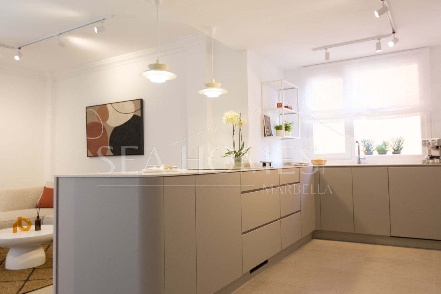 Fully Renovated 2-Bedroom Apartment Just 150m from the Beach – With Access to 4-Star Hotel Facilities