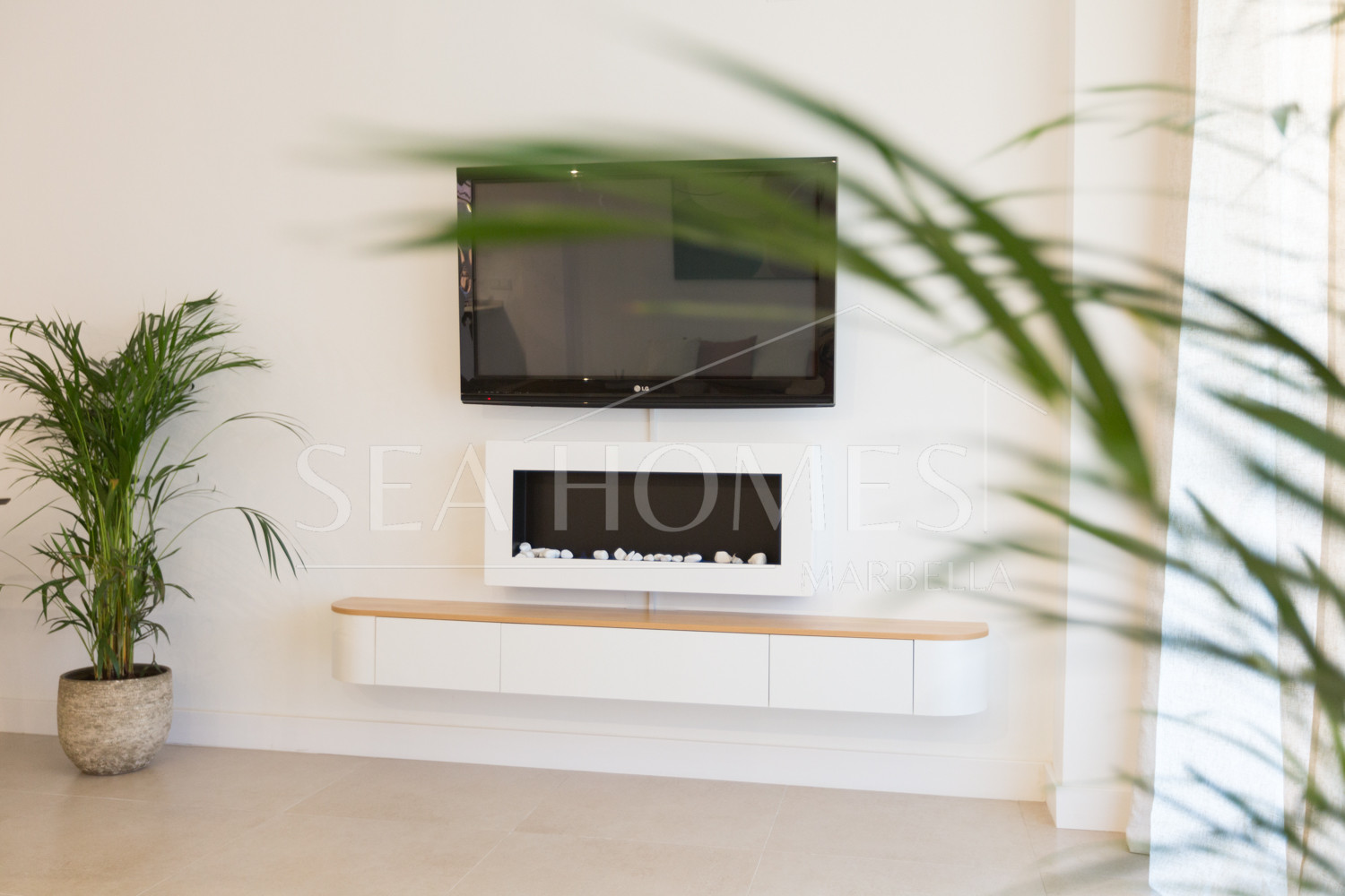 Fully Renovated 2-Bedroom Apartment Just 150m from the Beach – With Access to 4-Star Hotel Facilities