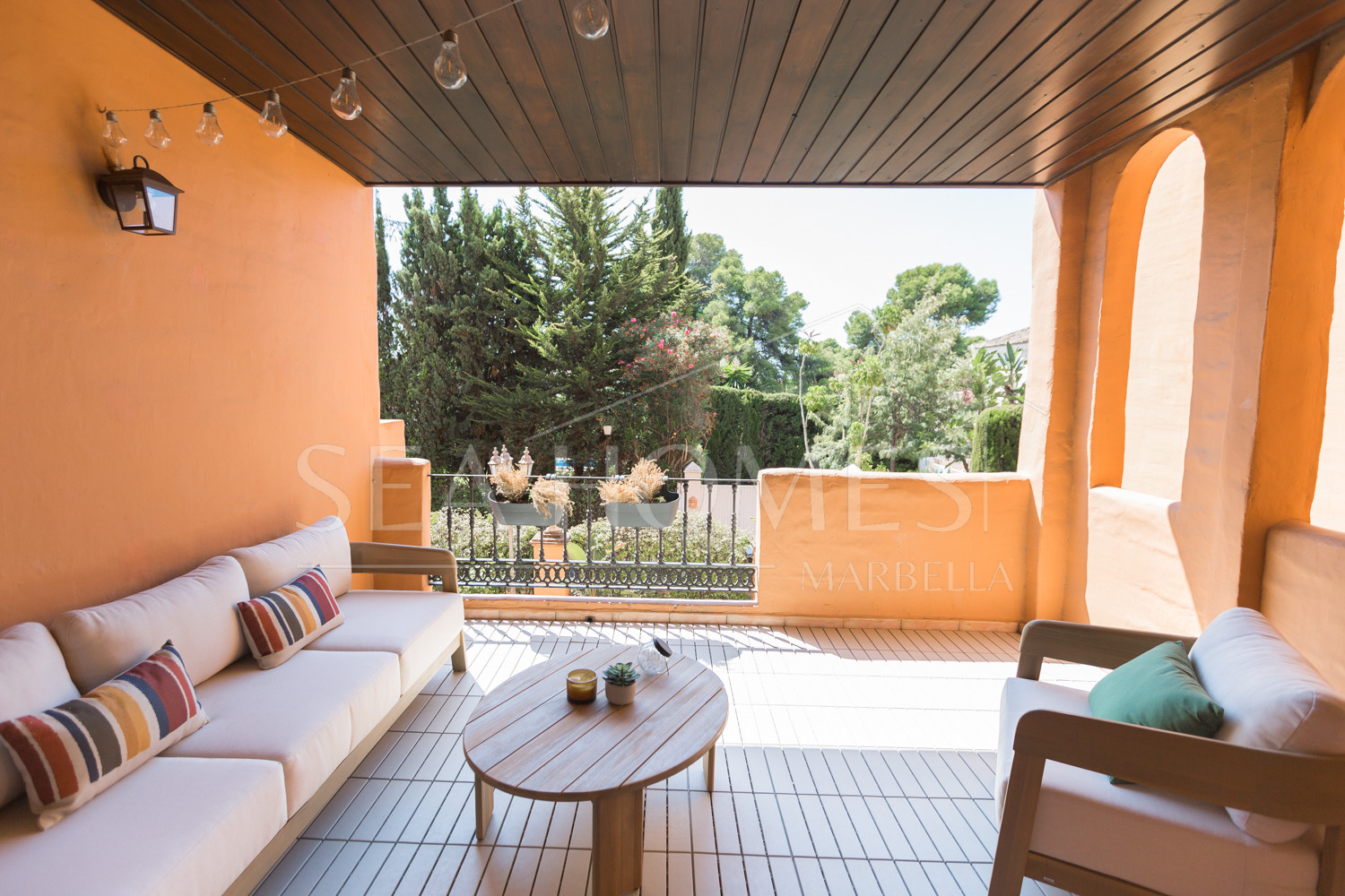 Fully Renovated 2-Bedroom Apartment Just 150m from the Beach – With Access to 4-Star Hotel Facilities