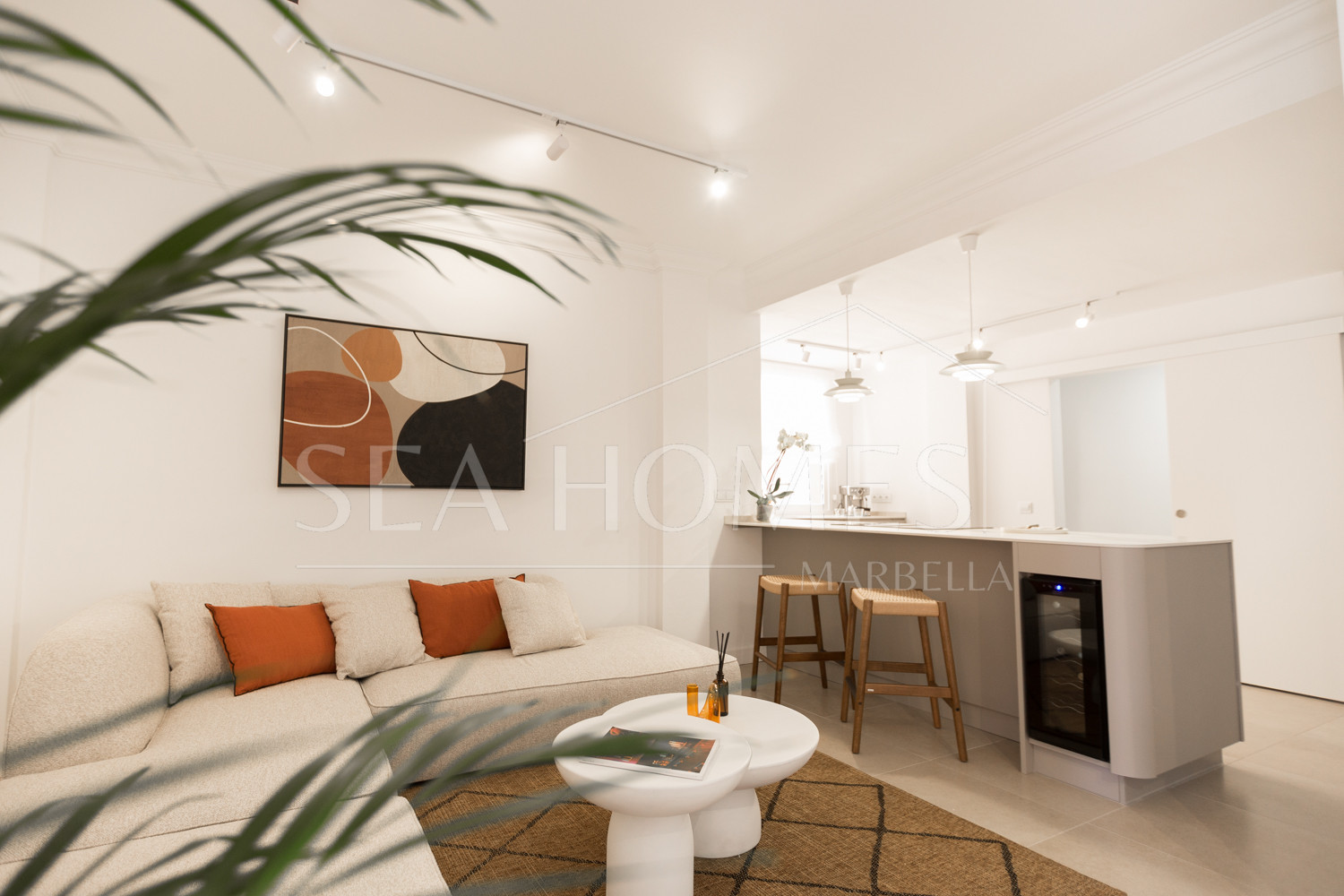 Fully Renovated 2-Bedroom Apartment Just 150m from the Beach – With Access to 4-Star Hotel Facilities