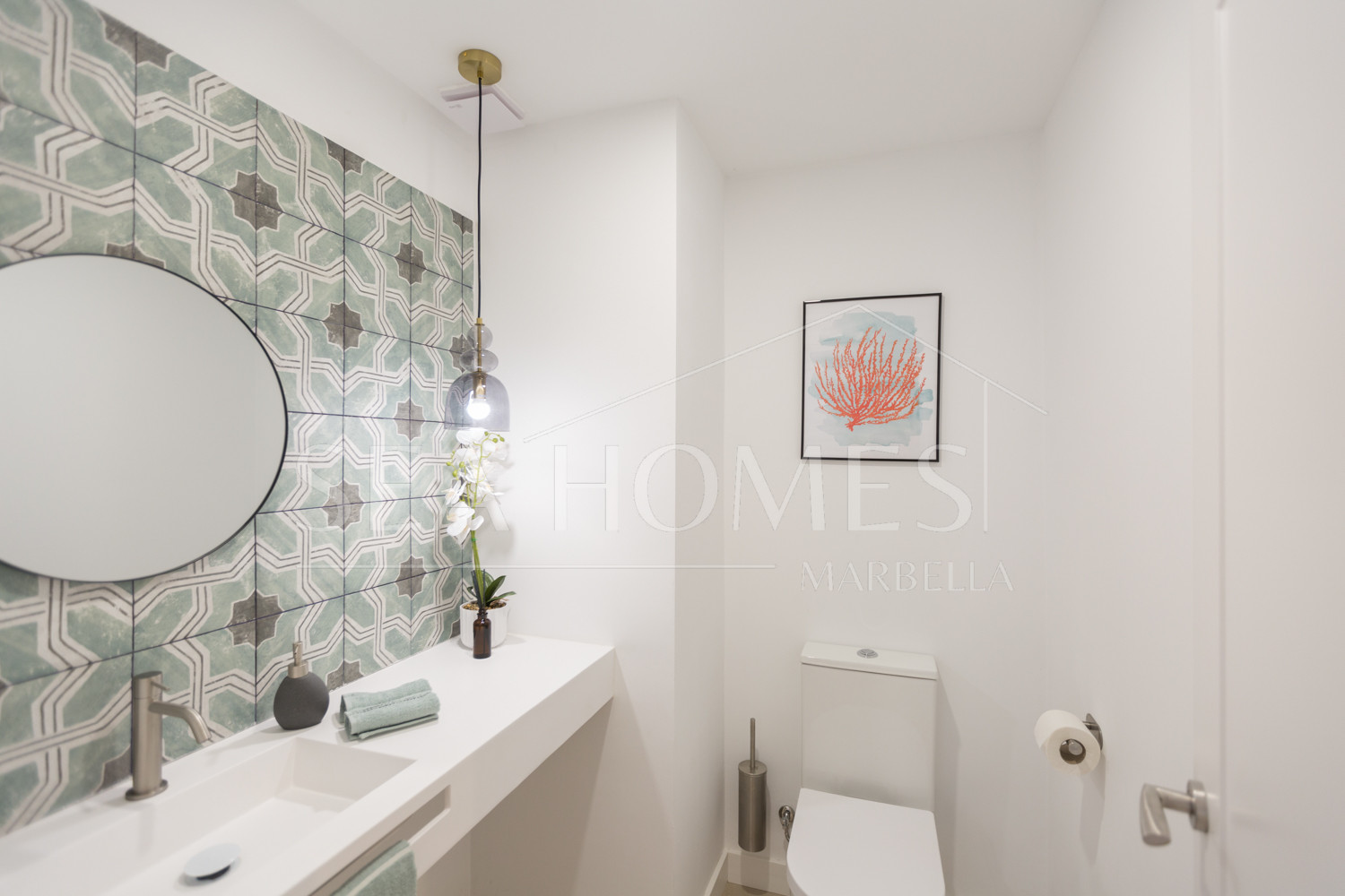 Fully Renovated 2-Bedroom Apartment Just 150m from the Beach – With Access to 4-Star Hotel Facilities