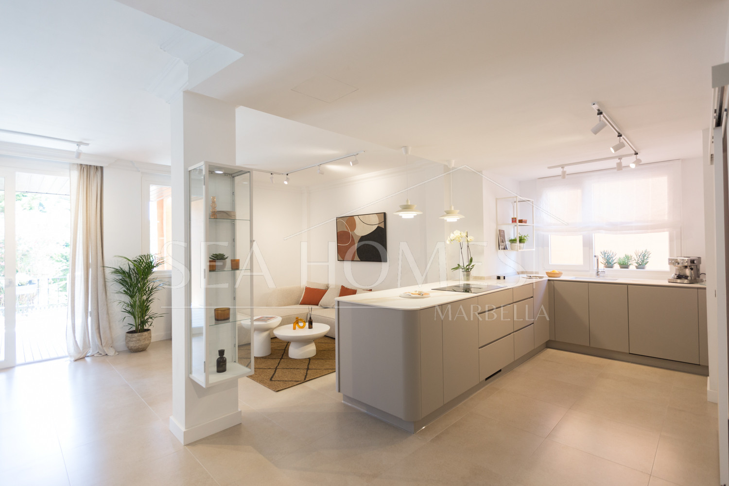 Fully Renovated 2-Bedroom Apartment Just 150m from the Beach – With Access to 4-Star Hotel Facilities