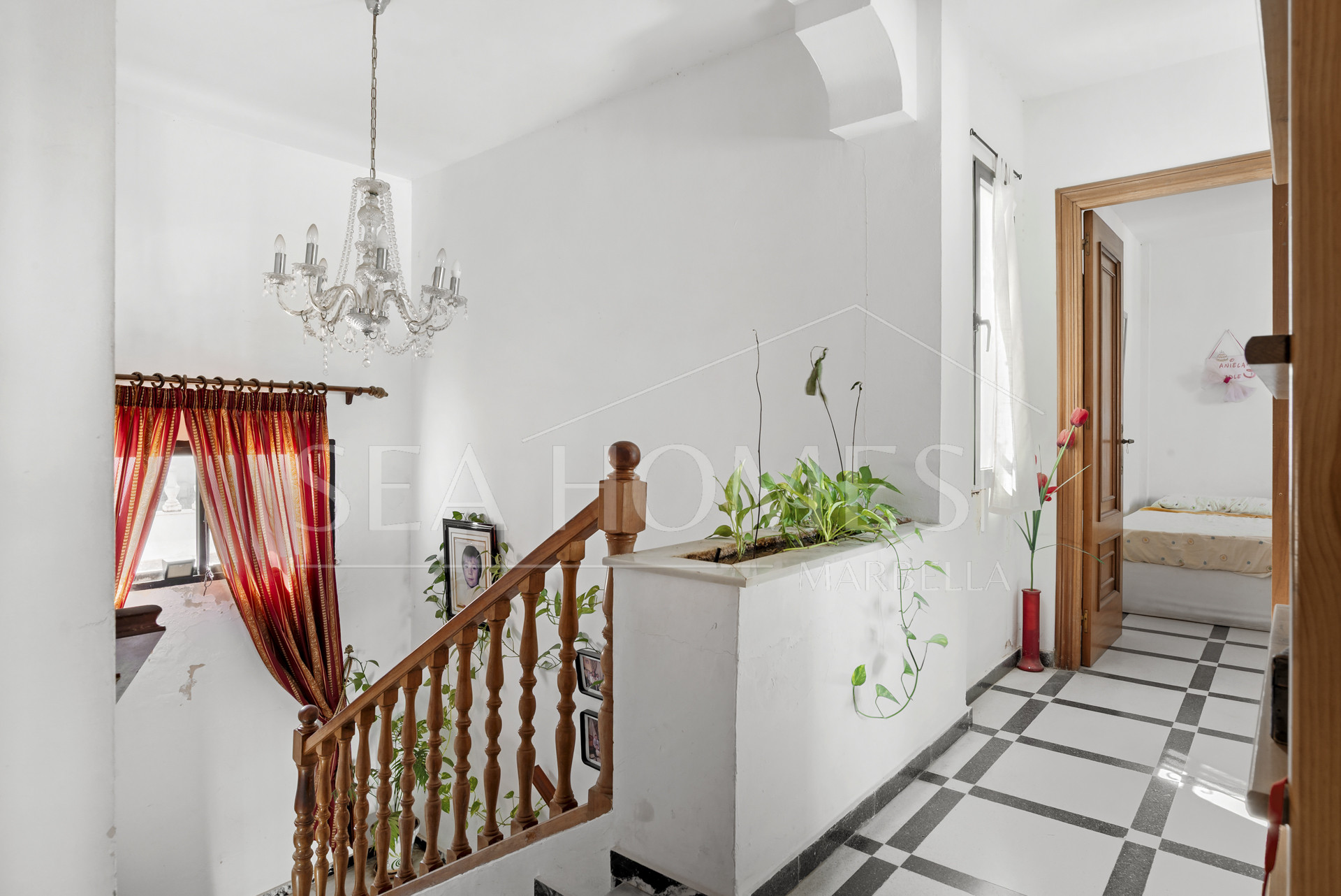 Large 6 Bedroom Villa with Sea and Mountain Views in Estepona