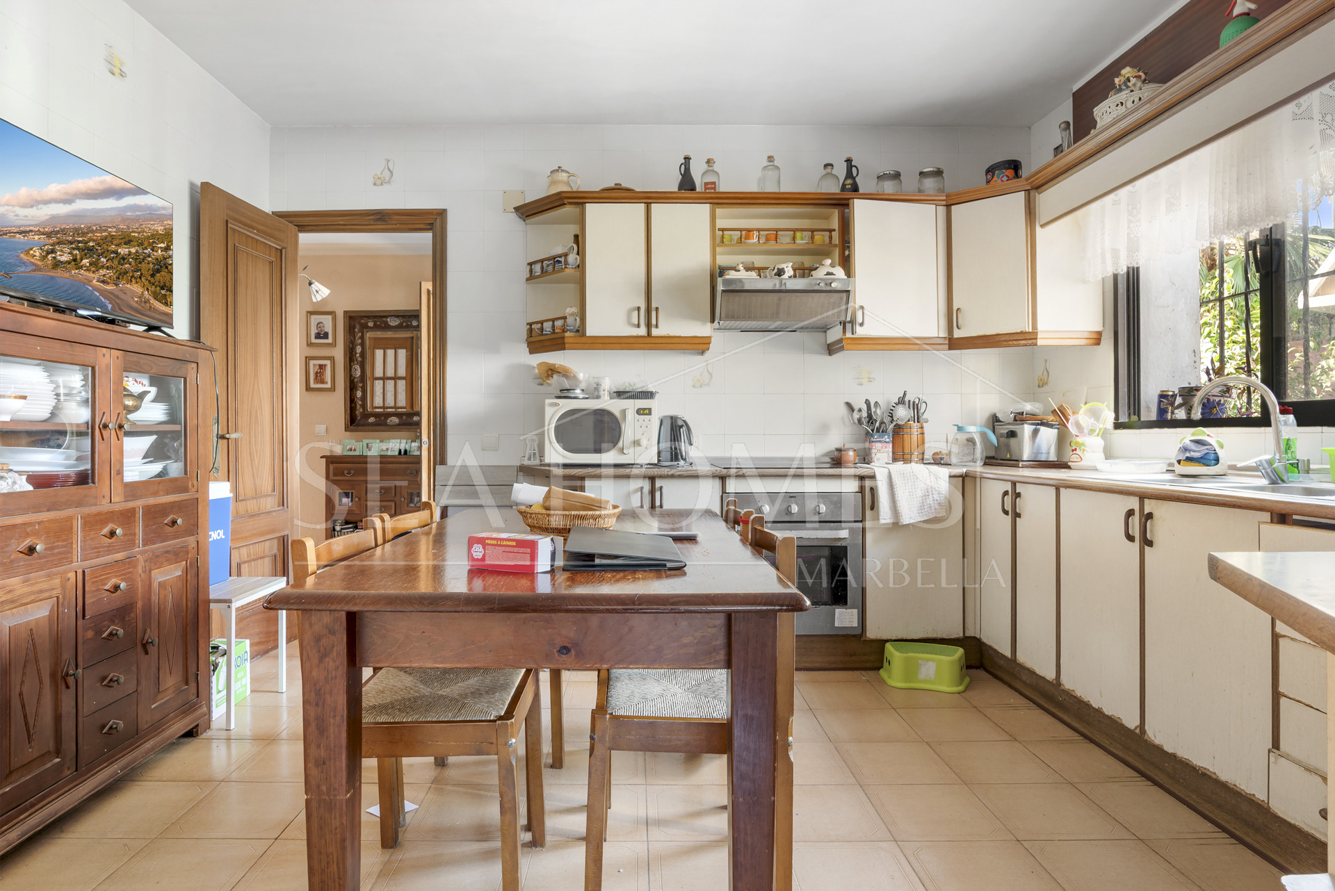 Large 6 Bedroom Villa with Sea and Mountain Views in Estepona