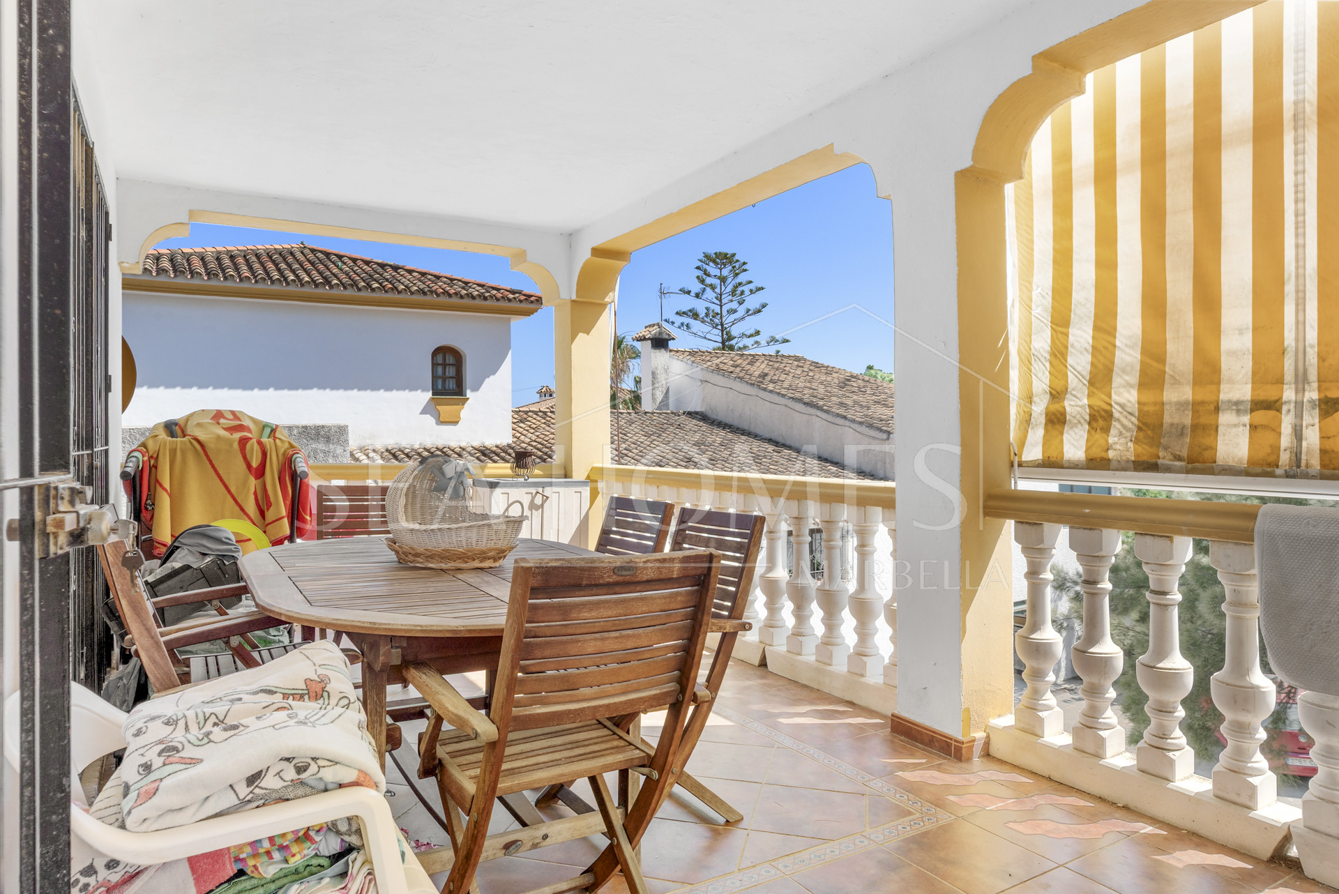 Large 6 Bedroom Villa with Sea and Mountain Views in Estepona