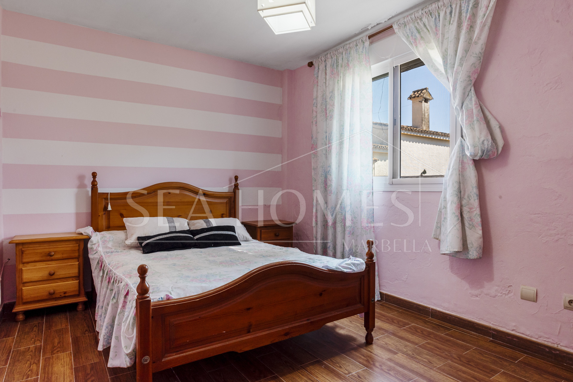 Large 6 Bedroom Villa with Sea and Mountain Views in Estepona