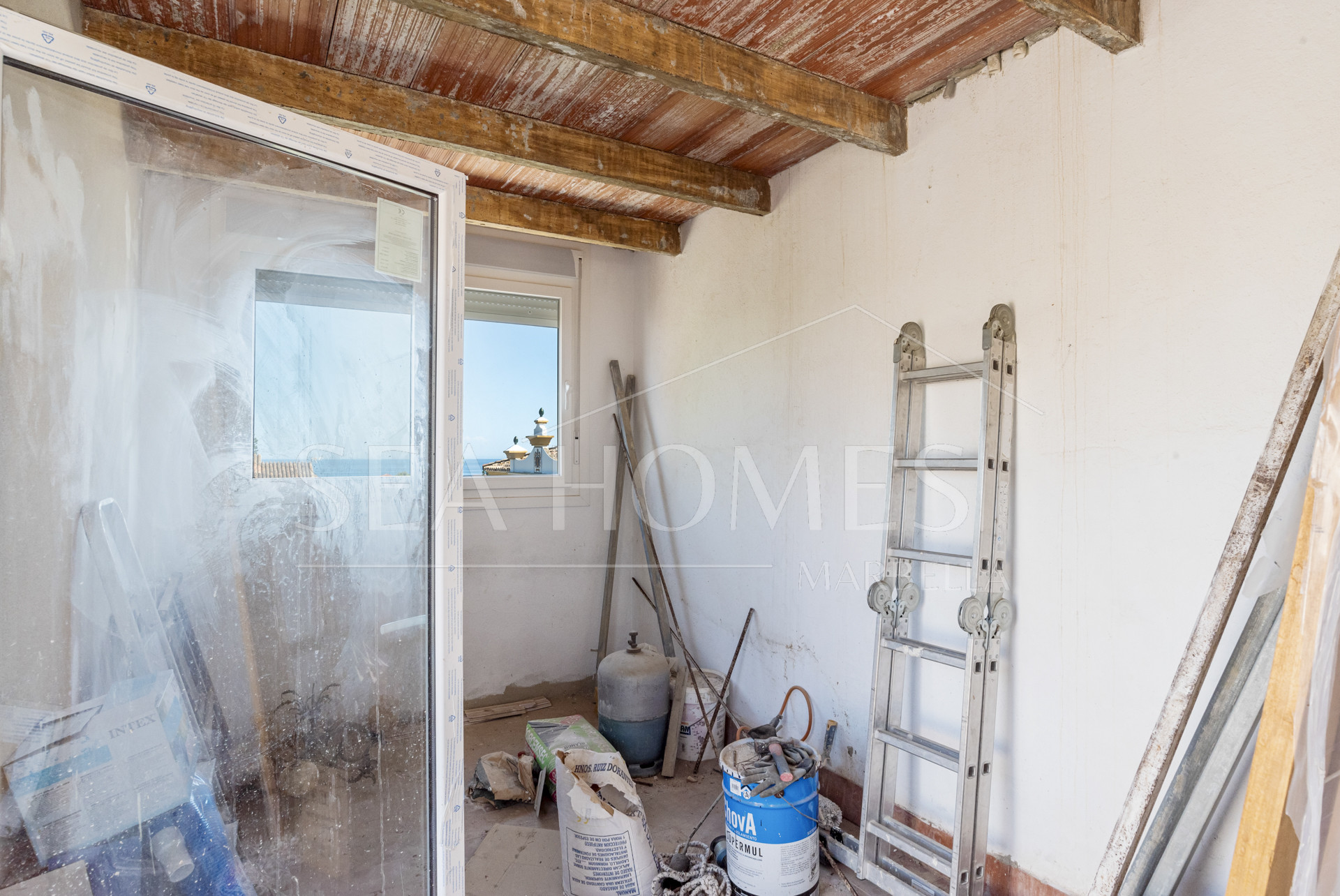 Large 6 Bedroom Villa with Sea and Mountain Views in Estepona