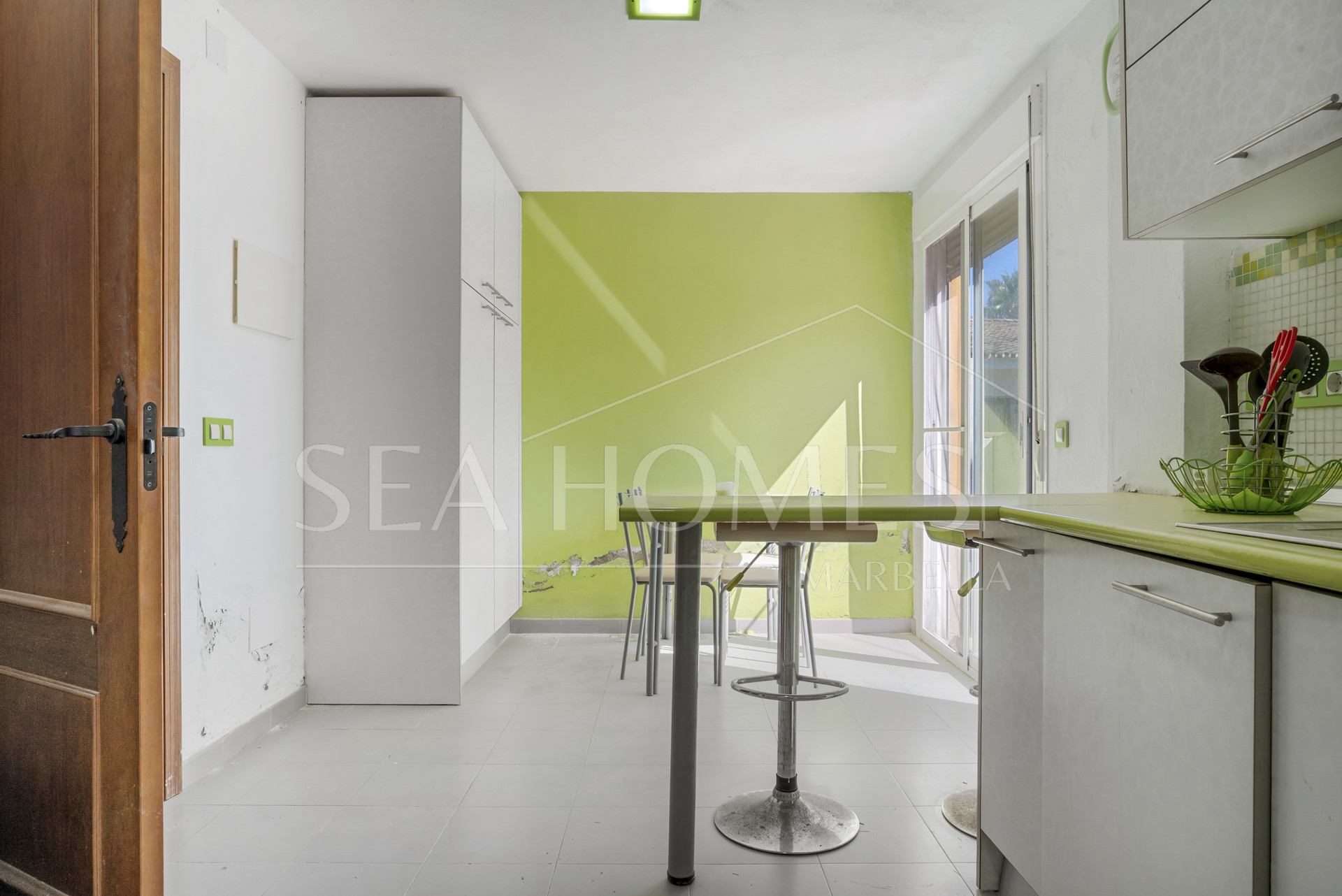 Large 6 Bedroom Villa with Sea and Mountain Views in Estepona