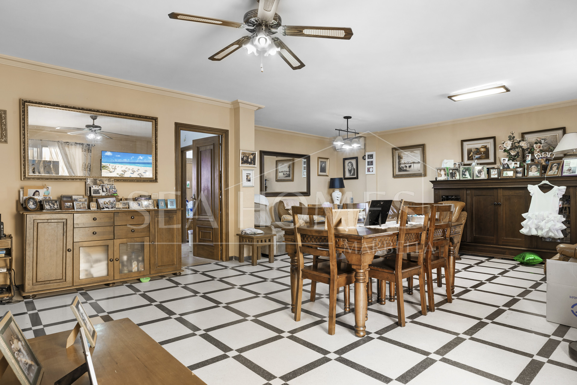 Large 6 Bedroom Villa with Sea and Mountain Views in Estepona