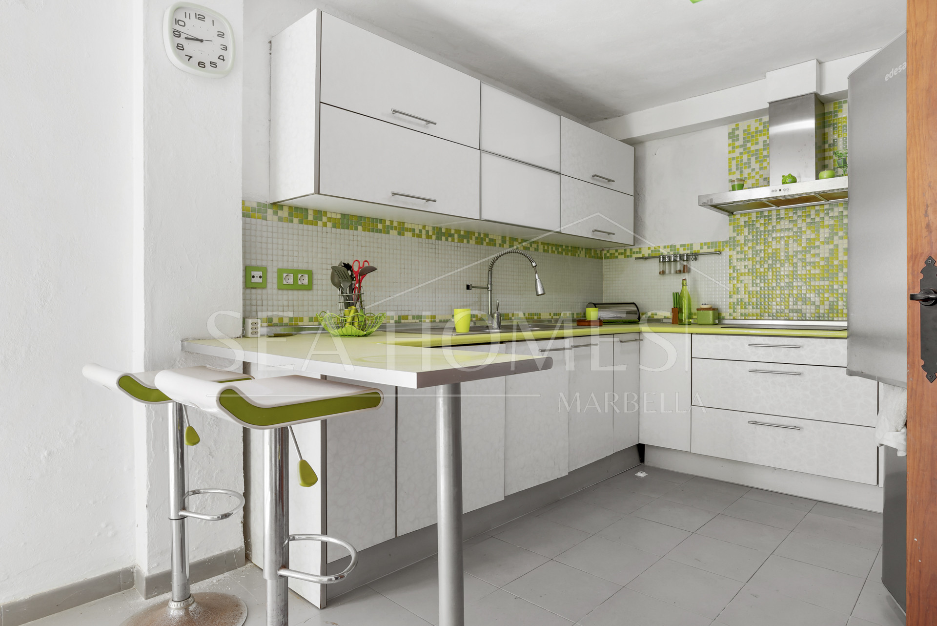 Large 6 Bedroom Villa with Sea and Mountain Views in Estepona