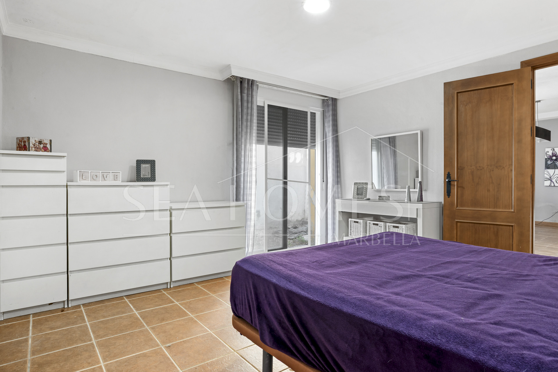 Large 6 Bedroom Villa with Sea and Mountain Views in Estepona