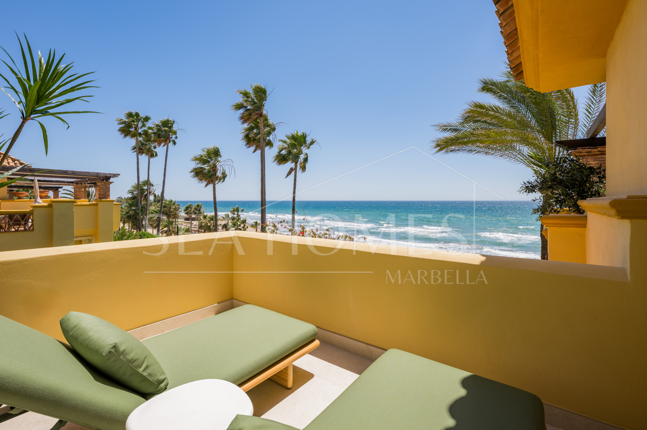 Exclusive renovated beachfront apartment – Rio Real Marbella