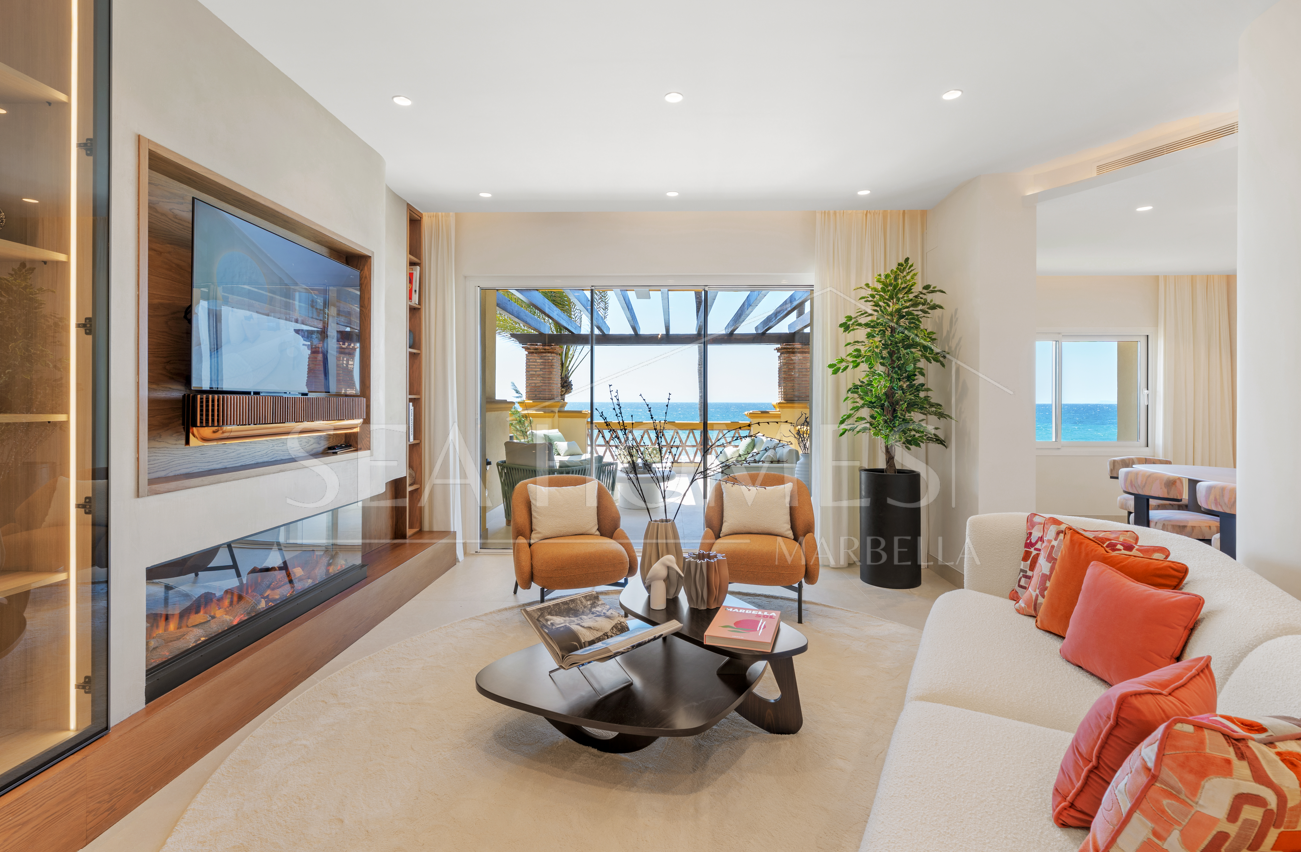 Exclusive renovated beachfront apartment – Rio Real Marbella