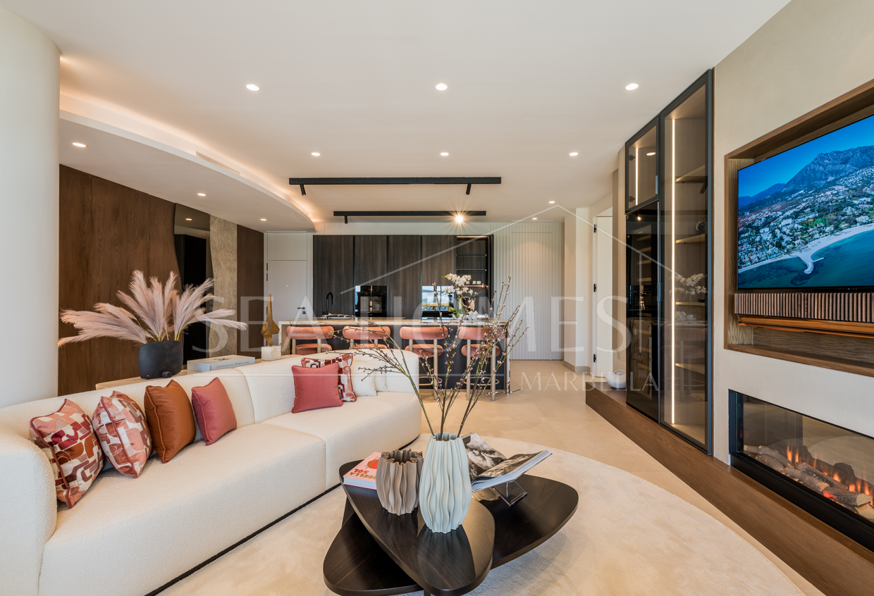 Exclusive renovated beachfront apartment – Rio Real Marbella