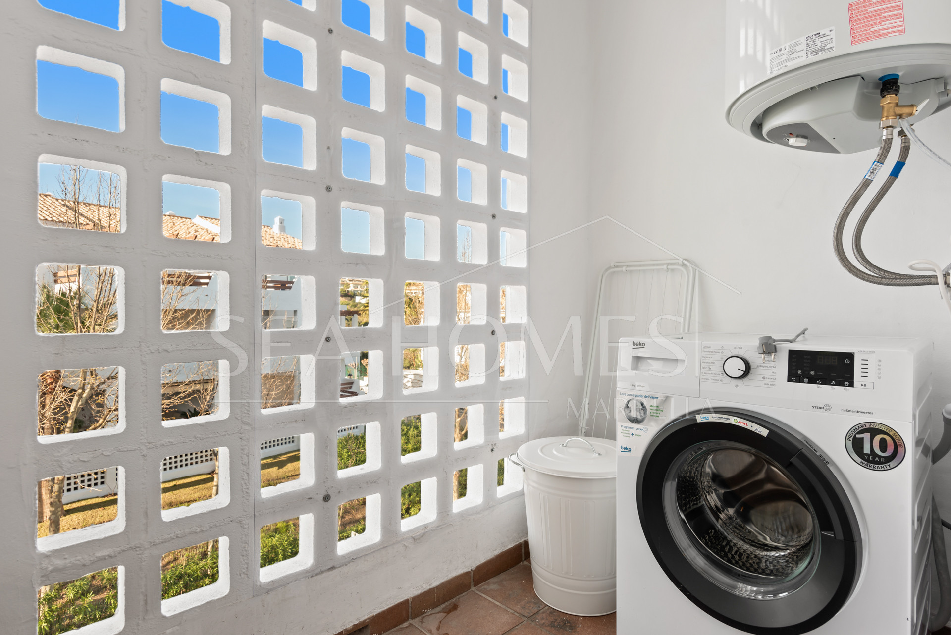 Bright 2 bedroom apartment with private terrace in Selwo