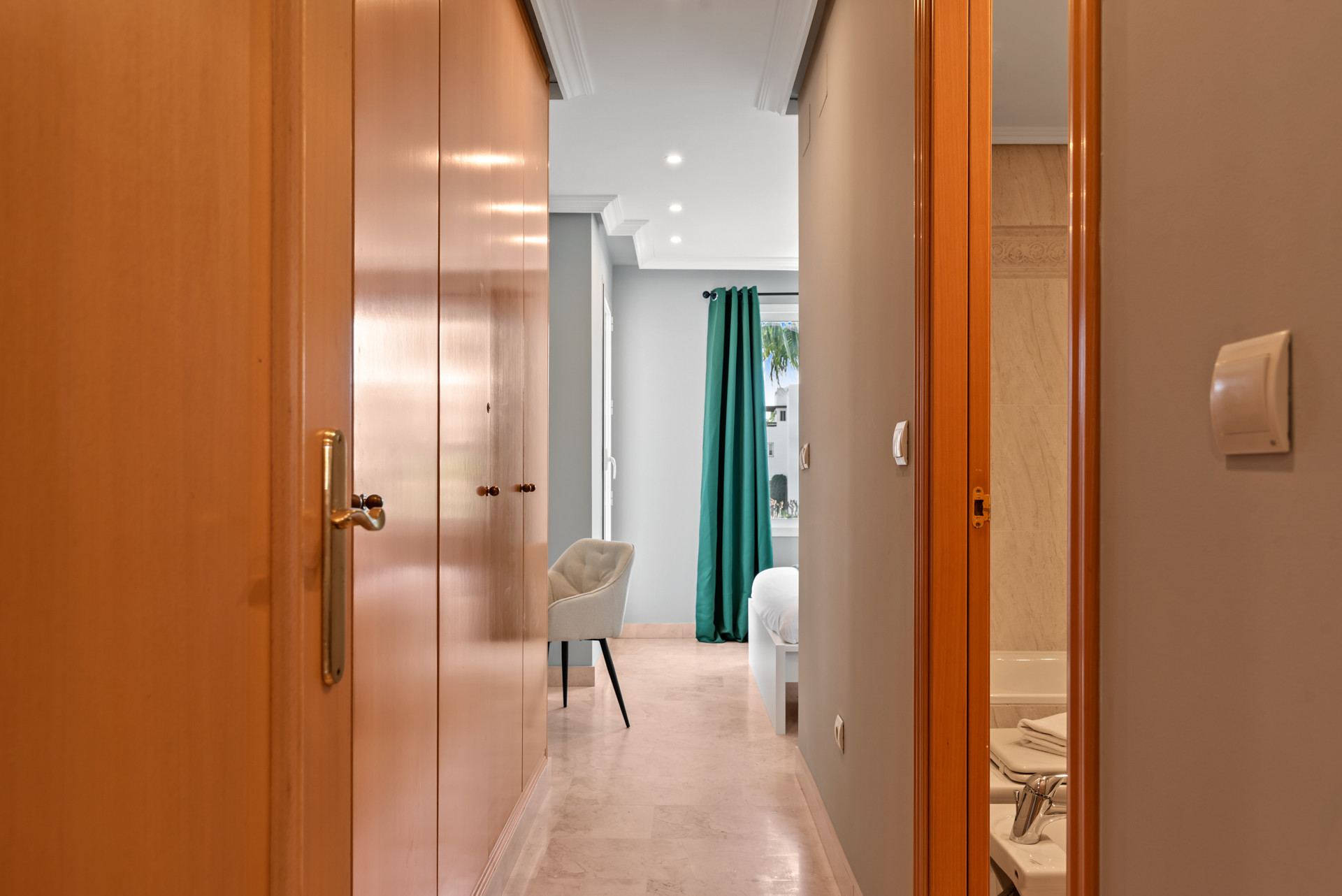 Bright 2 bedroom apartment with private terrace in Selwo